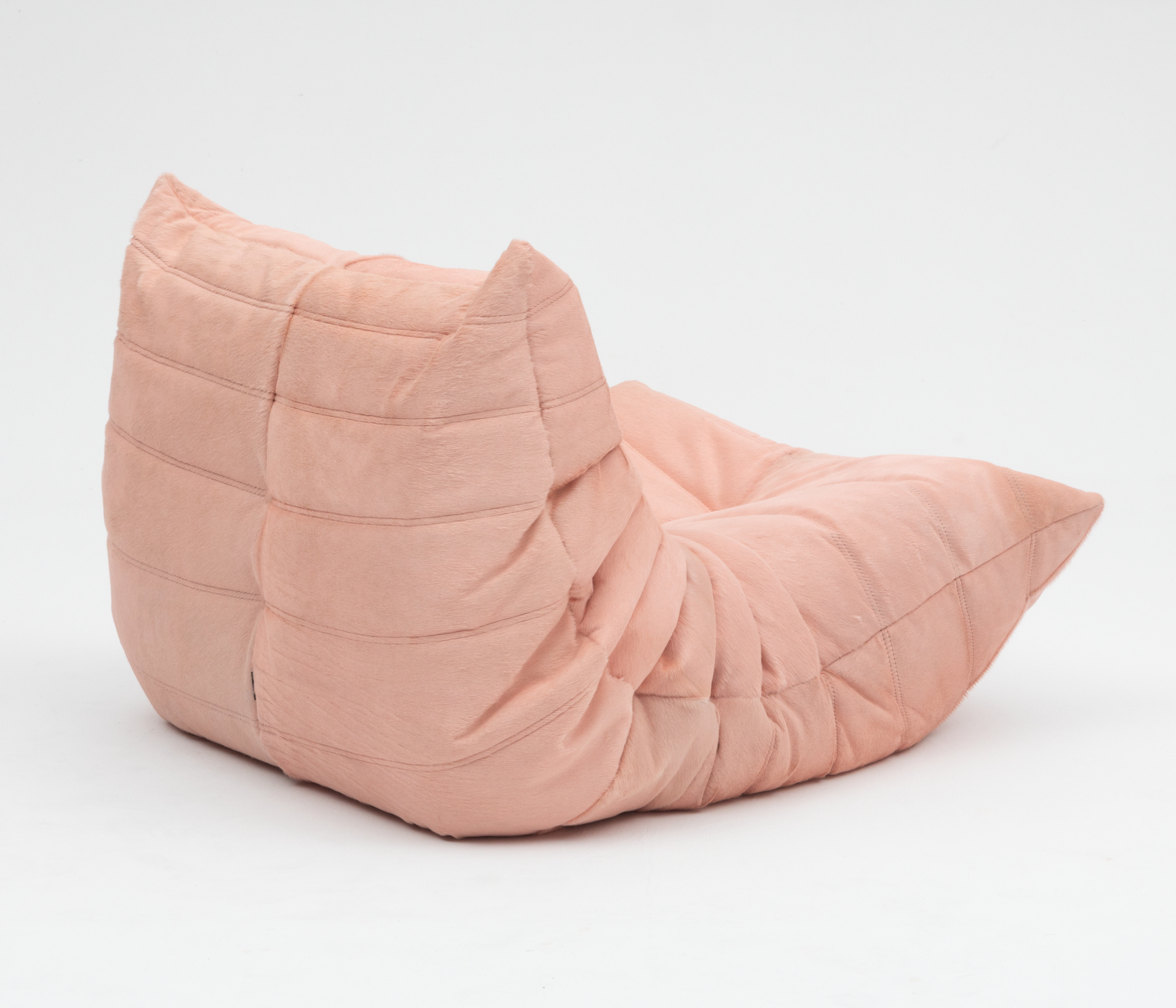 Togo_Lounge_Chair_by_Michel_Ducaroy_for_Ligne_Roset,_Pink_Fabric,_France,_1970s