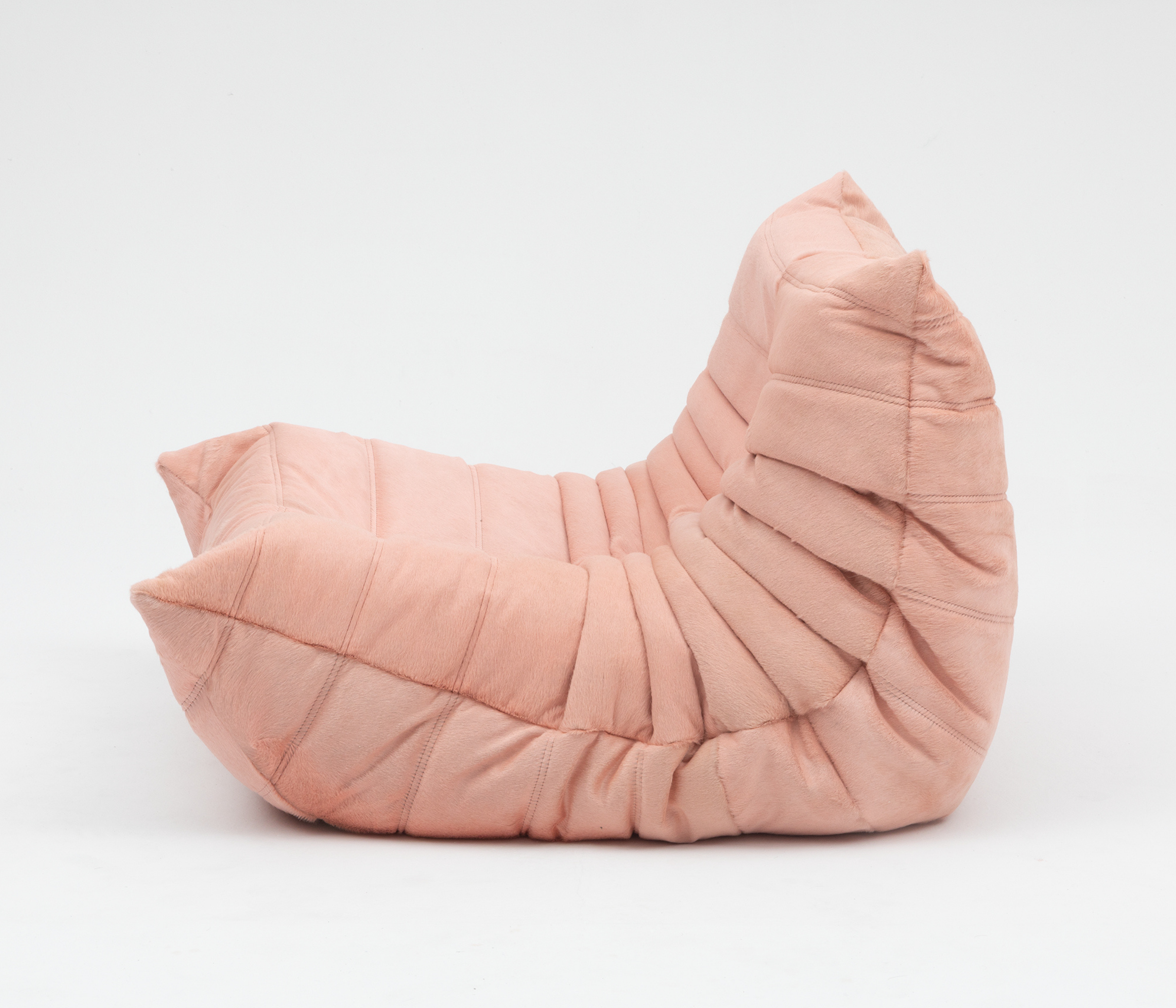 Togo_Lounge_Chair_by_Michel_Ducaroy_for_Ligne_Roset,_Pink_Fabric,_France,_1970s