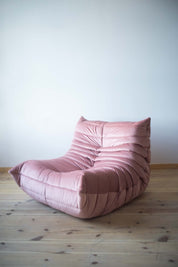 Togo_Lounge_Chair_by_Michel_Ducaroy_for_Ligne_Roset,_Pink_Pearl_Velvet,_France,_1970s