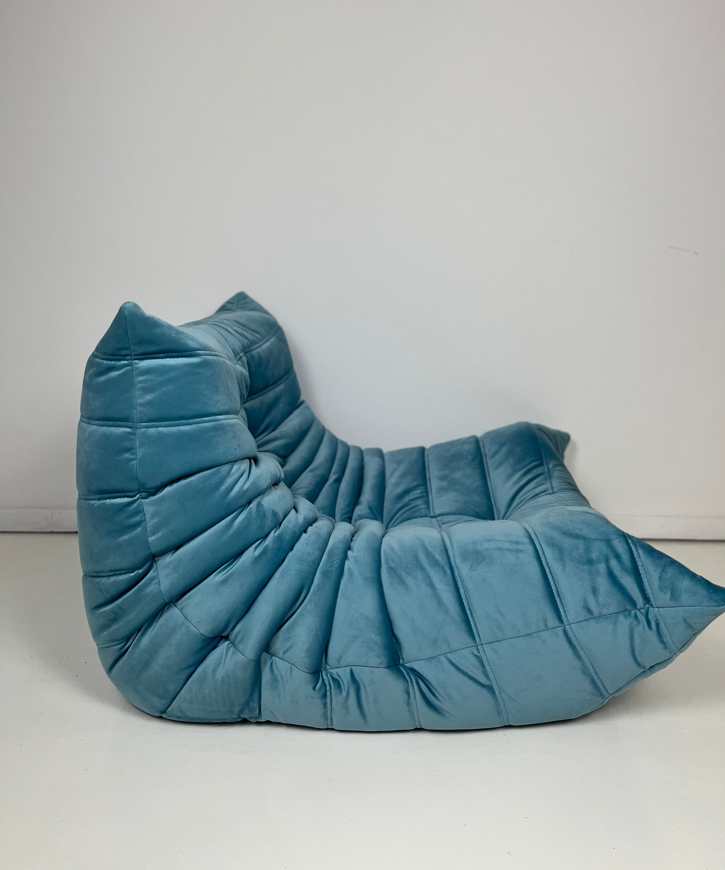 Togo_sofa_by_Michael_Ducaroy