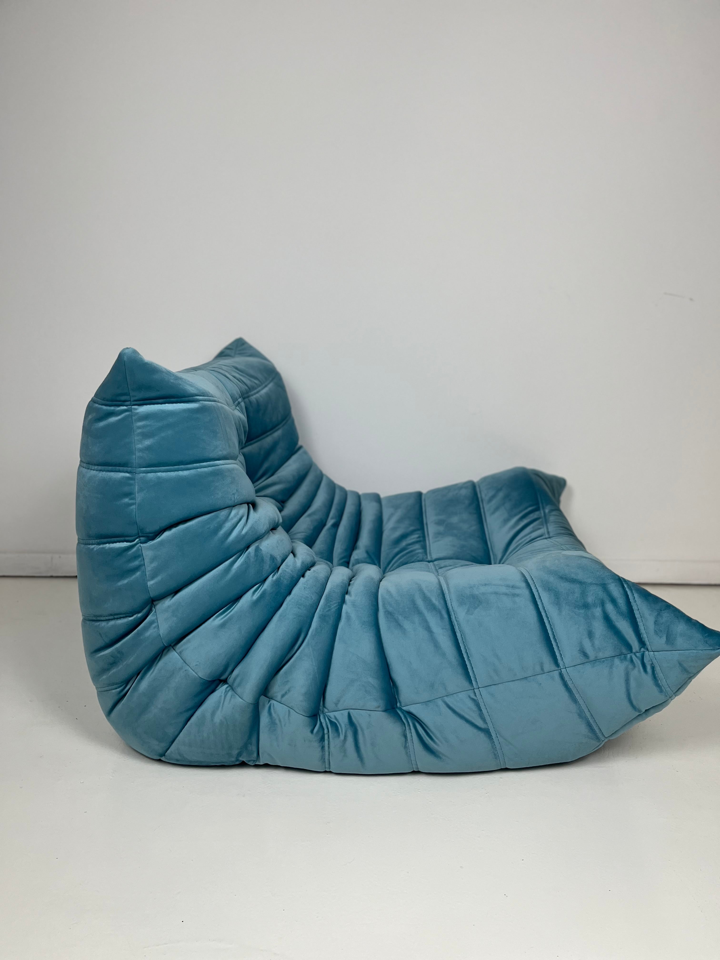 Togo_sofa_by_Michael_Ducaroy