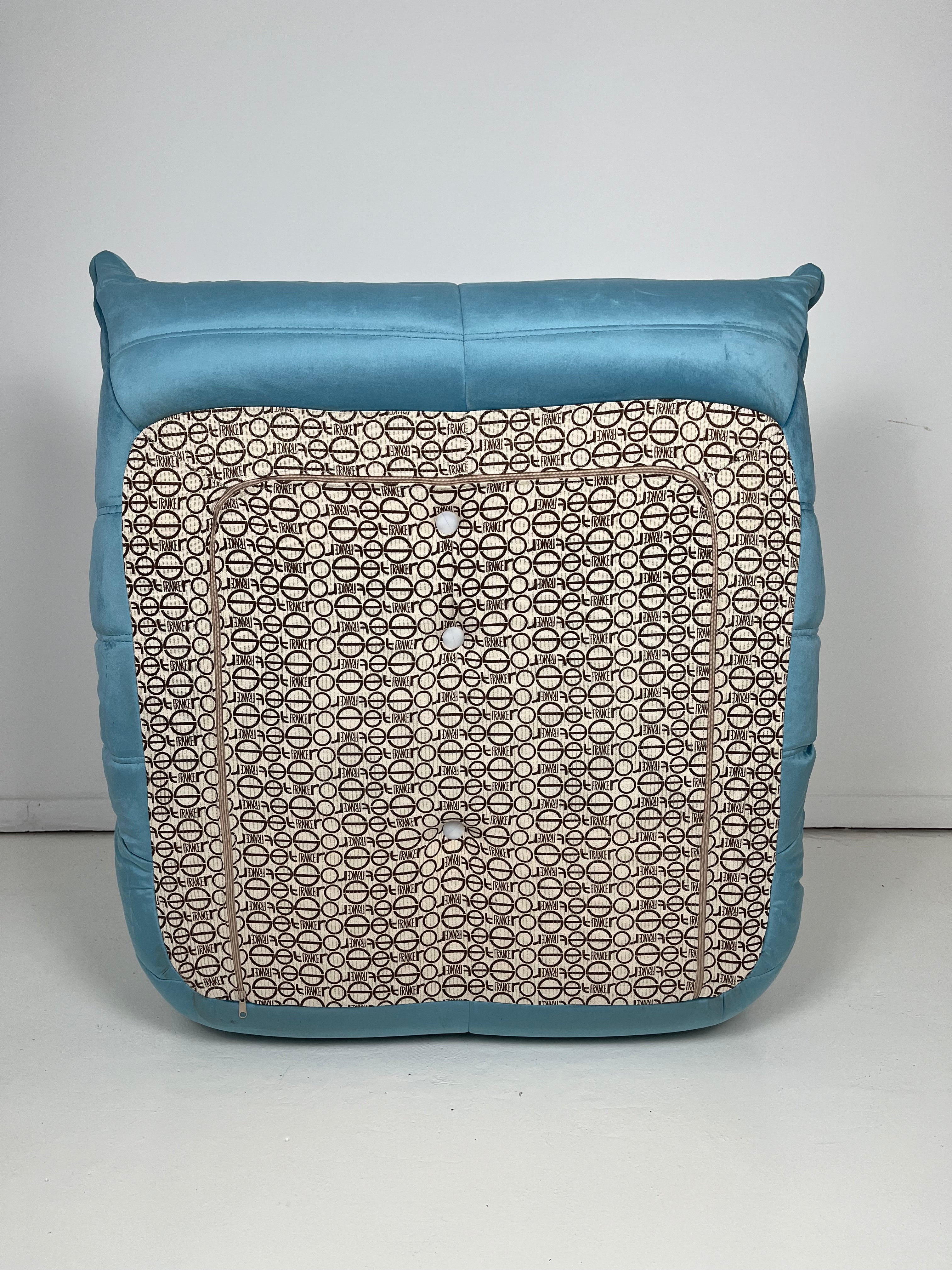 Togo_sofa_by_Michael_Ducaroy