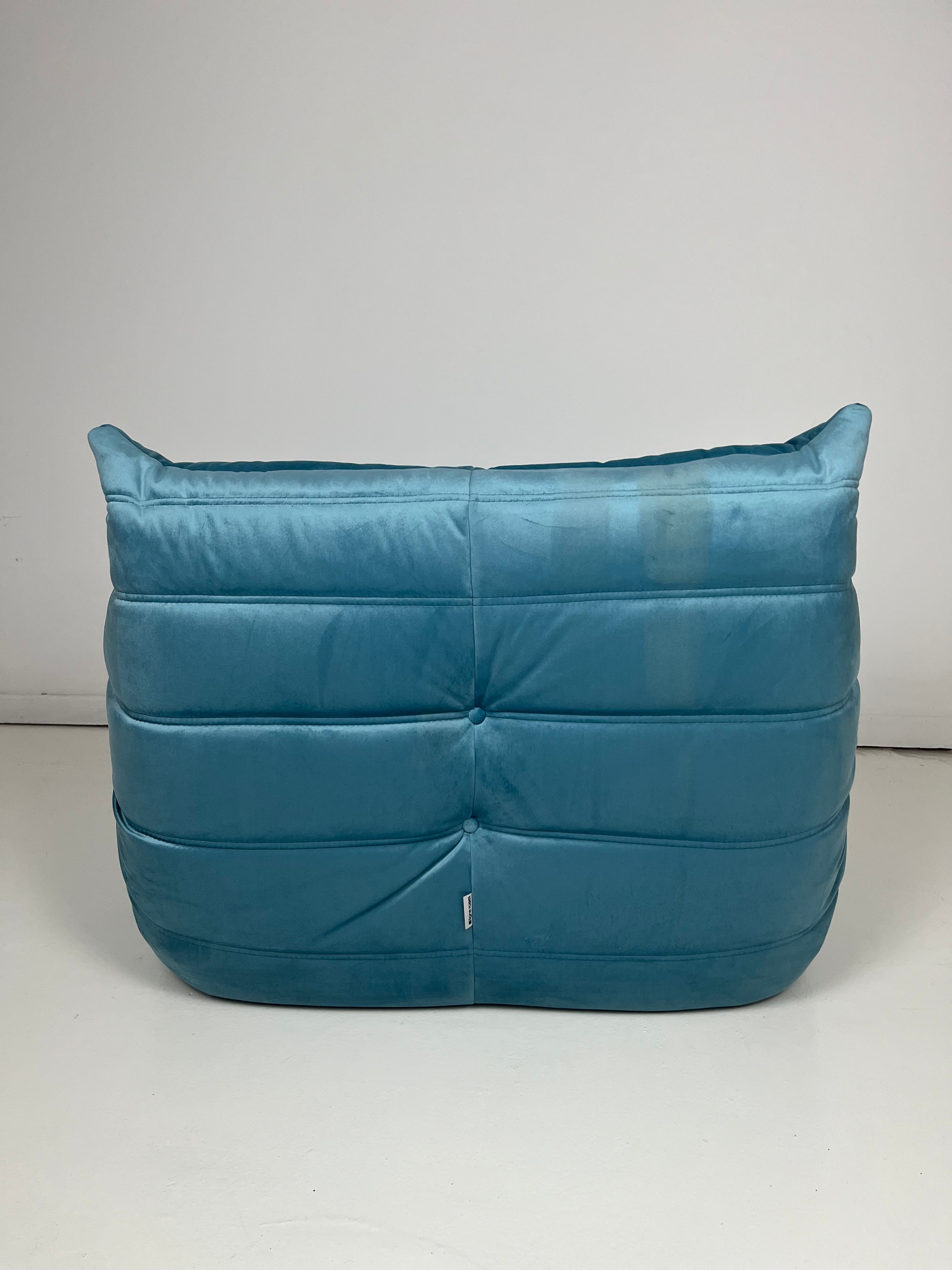 Togo_sofa_by_Michael_Ducaroy