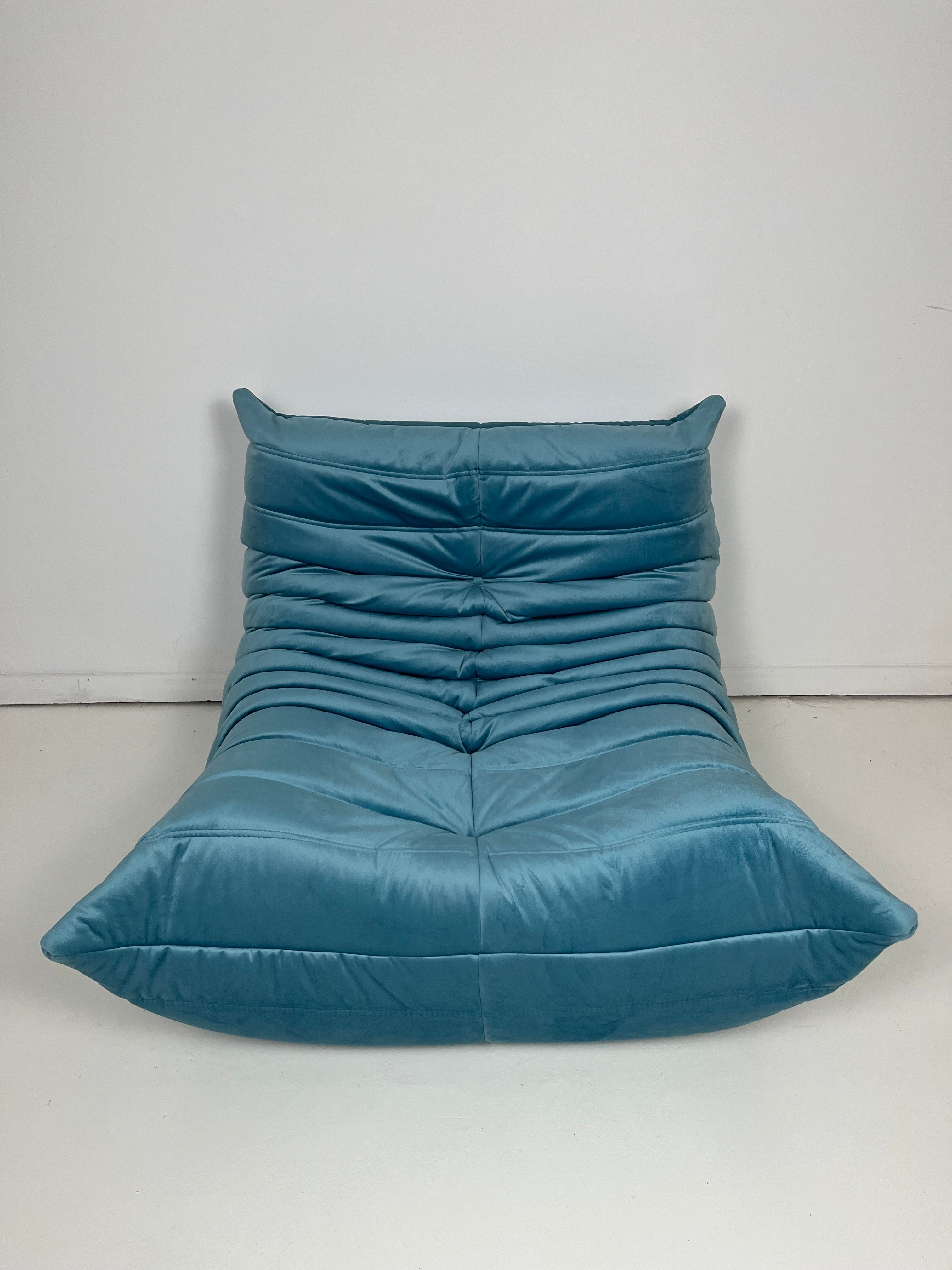 Togo_sofa_by_Michael_Ducaroy_in_Blue_Fabric