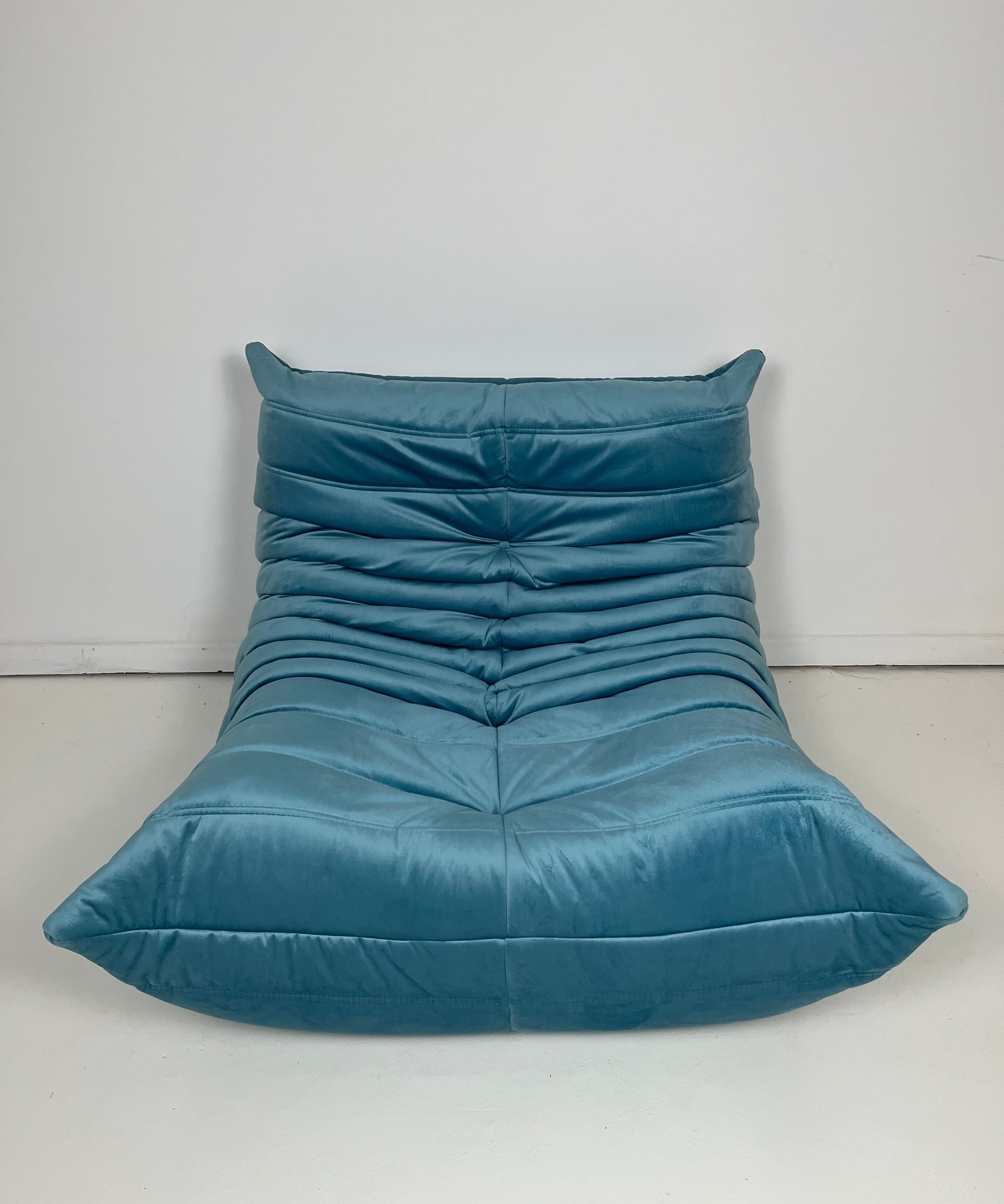Togo_sofa_by_Michael_Ducaroy