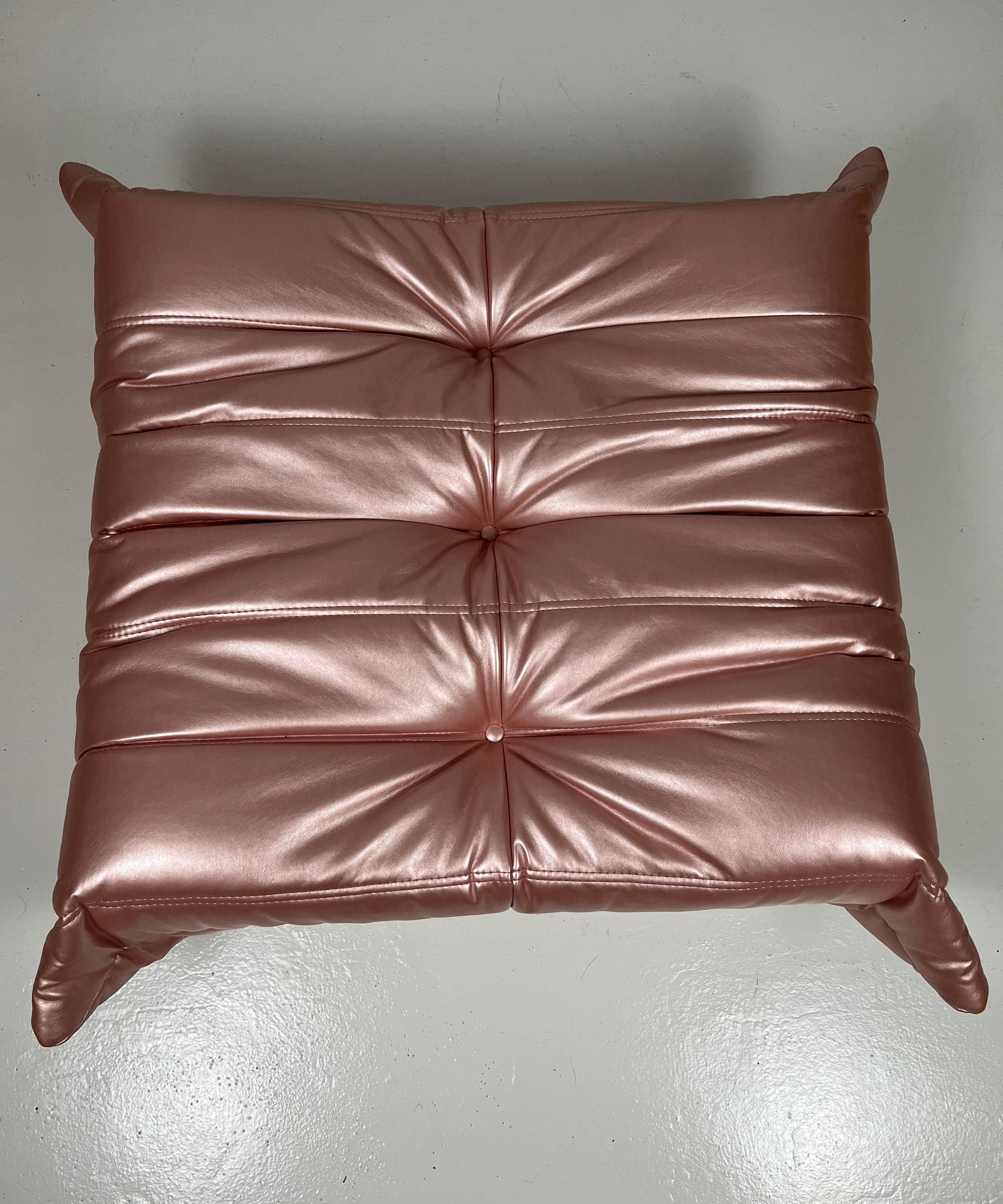 Togo_sofa_by_Michel_Ducaroy