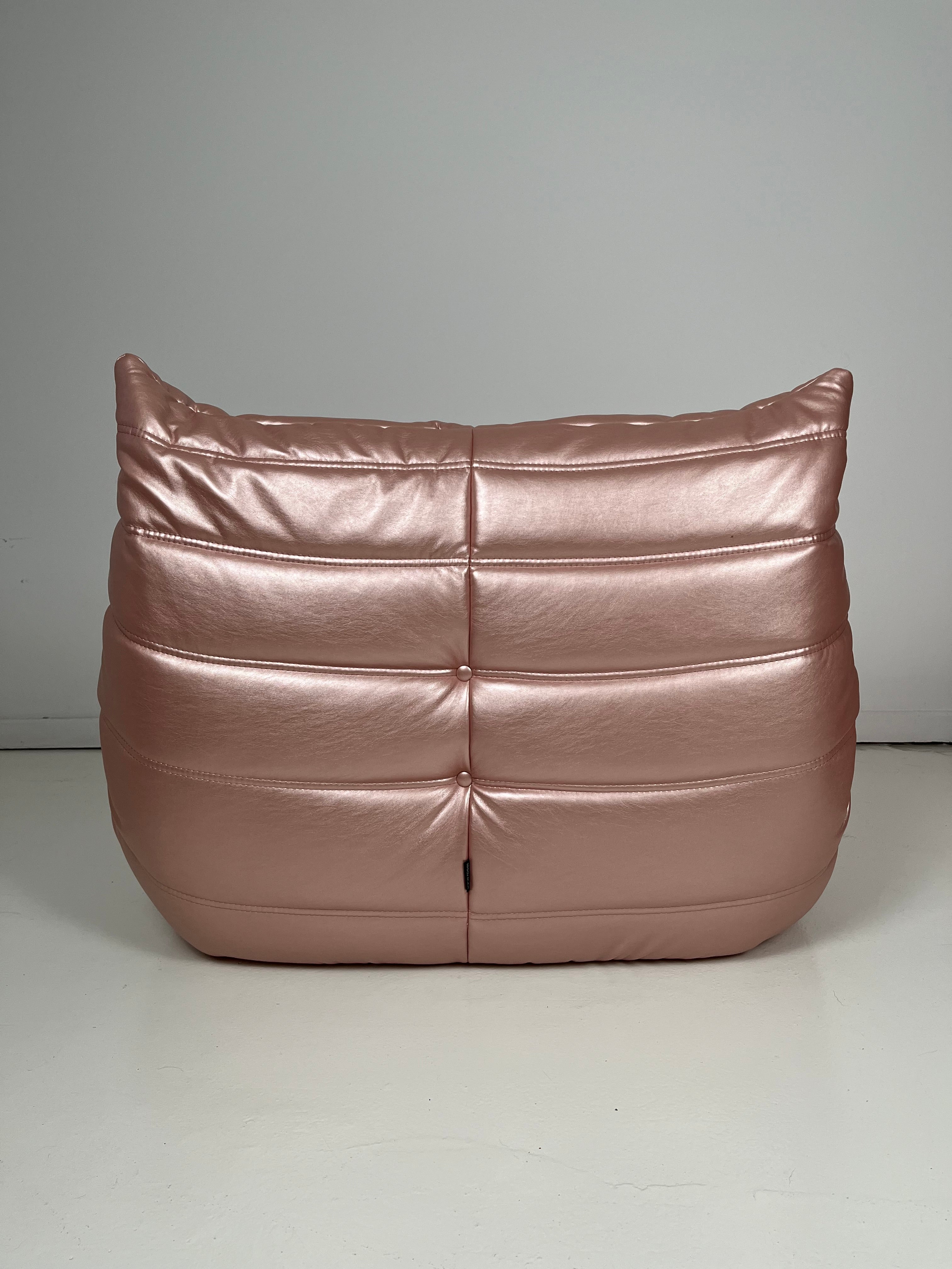 Togo_sofa_by_Michel_Ducaroy