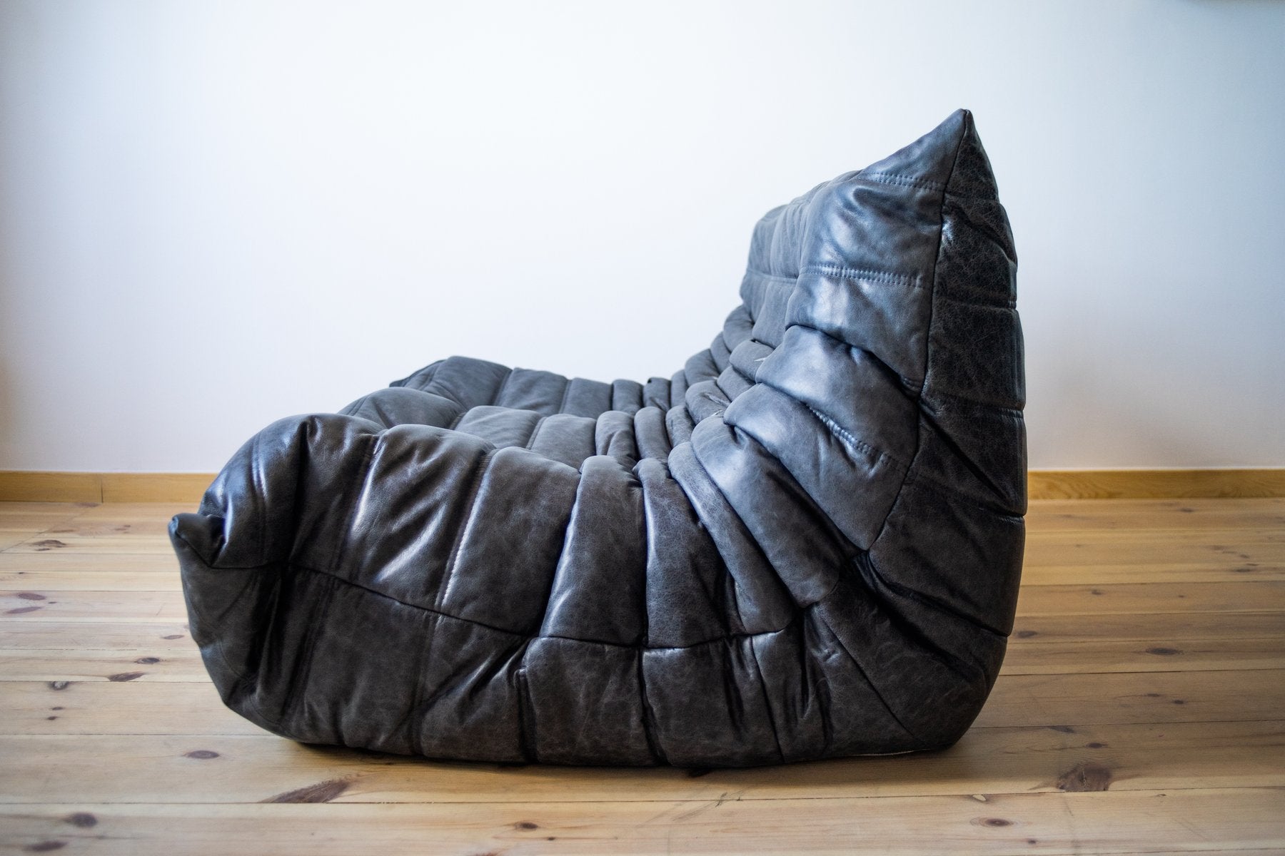 Togo_Two-Seater_Sofa_by_Michel_Ducaroy_for_Ligne_Roset,_Black_Leather,_France