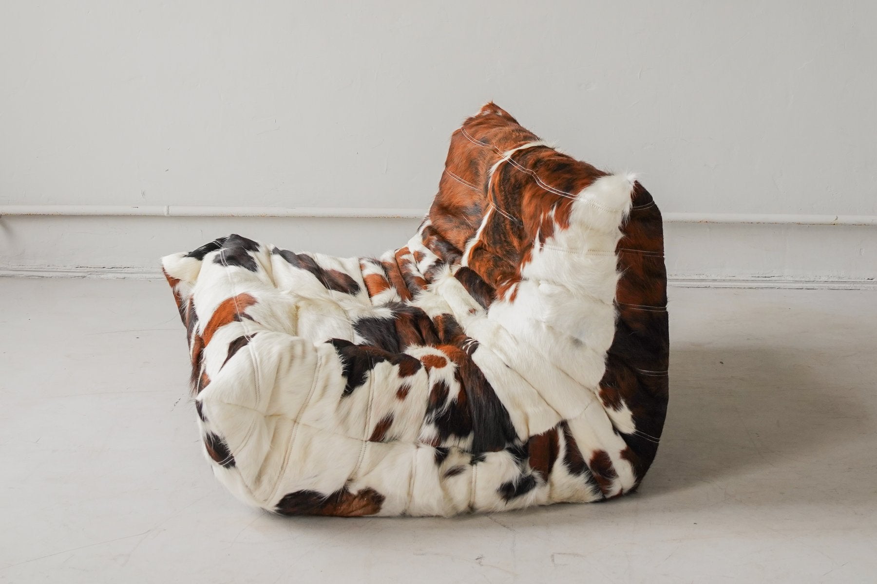 Togo_Two-Seater_Sofa_by_Michel_Ducaroy_for_Ligne_Roset,_Cow_Leather,_France