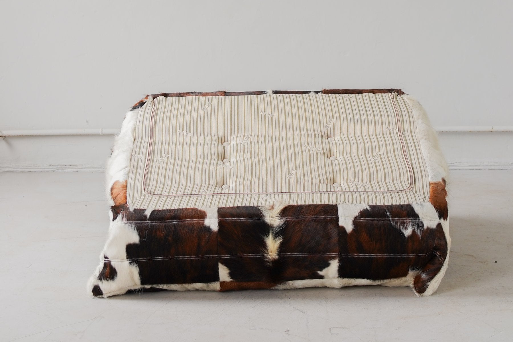 Togo_Two-Seater_Sofa_by_Michel_Ducaroy_for_Ligne_Roset,_Cow_Leather,_France