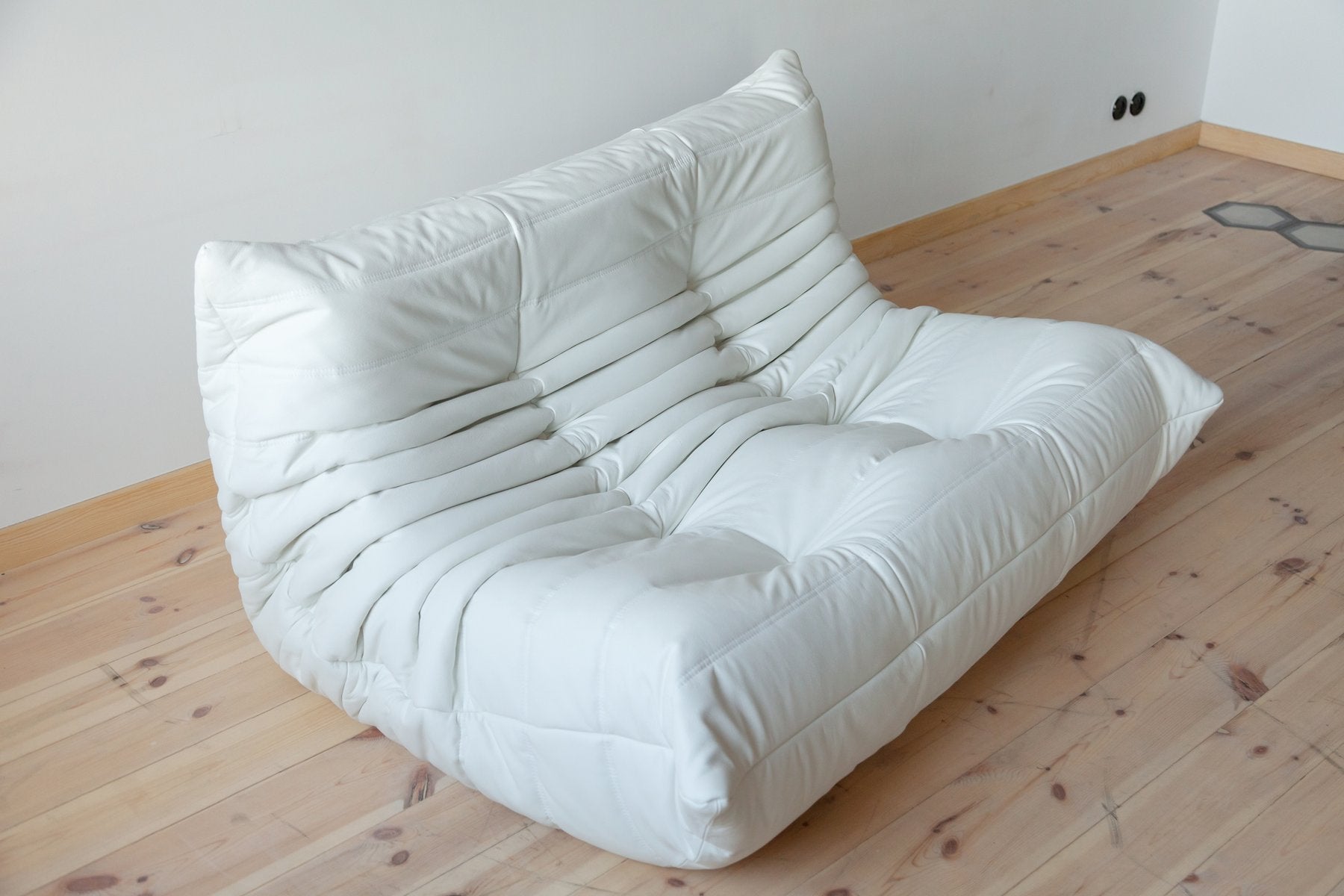 Togo_Two-Seater_Sofa_by_Michel_Ducaroy_for_Ligne_Roset,_White_Leather,_France
