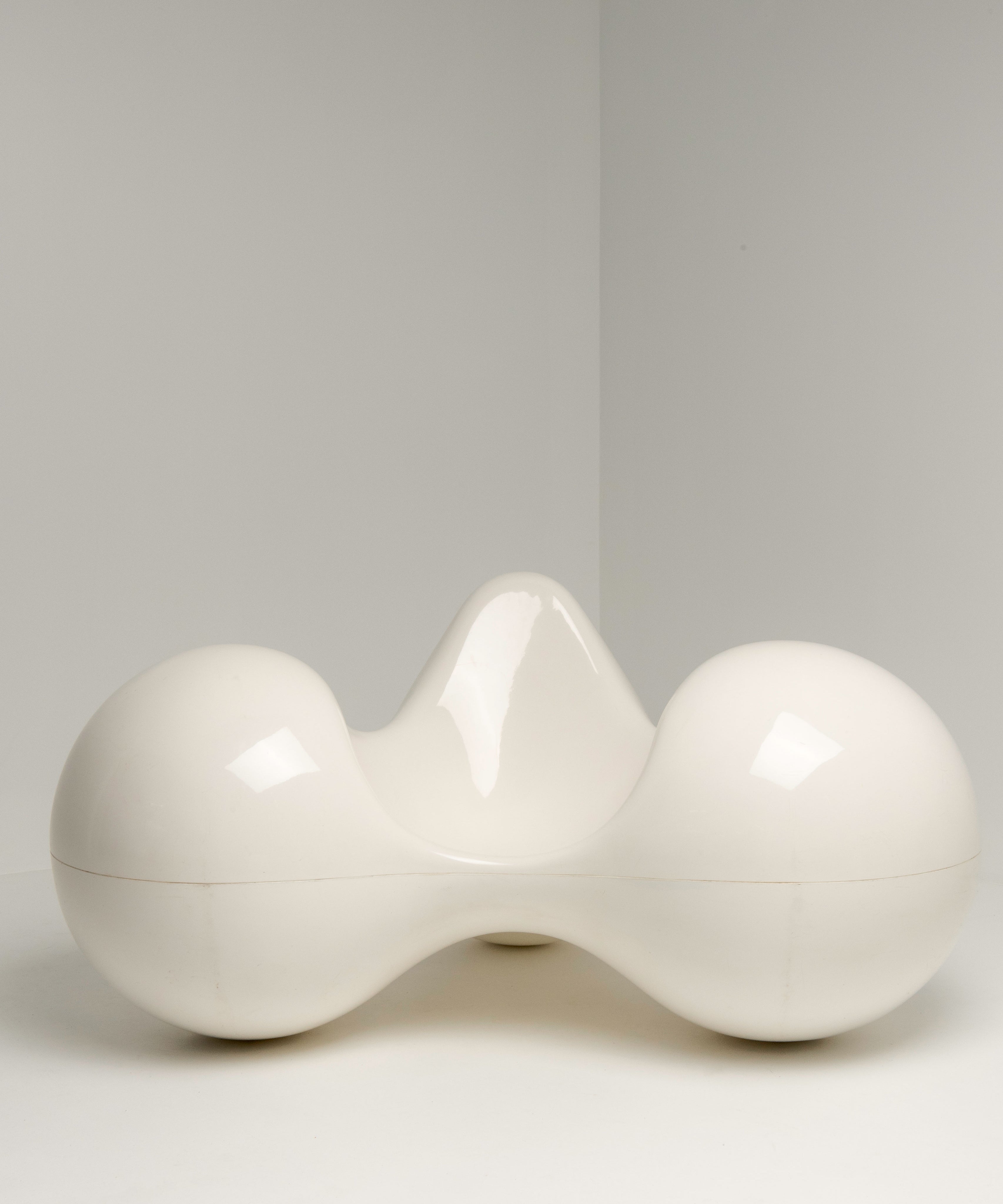 Tomato_chair_-_ASKO_-_Eero_Aarnio