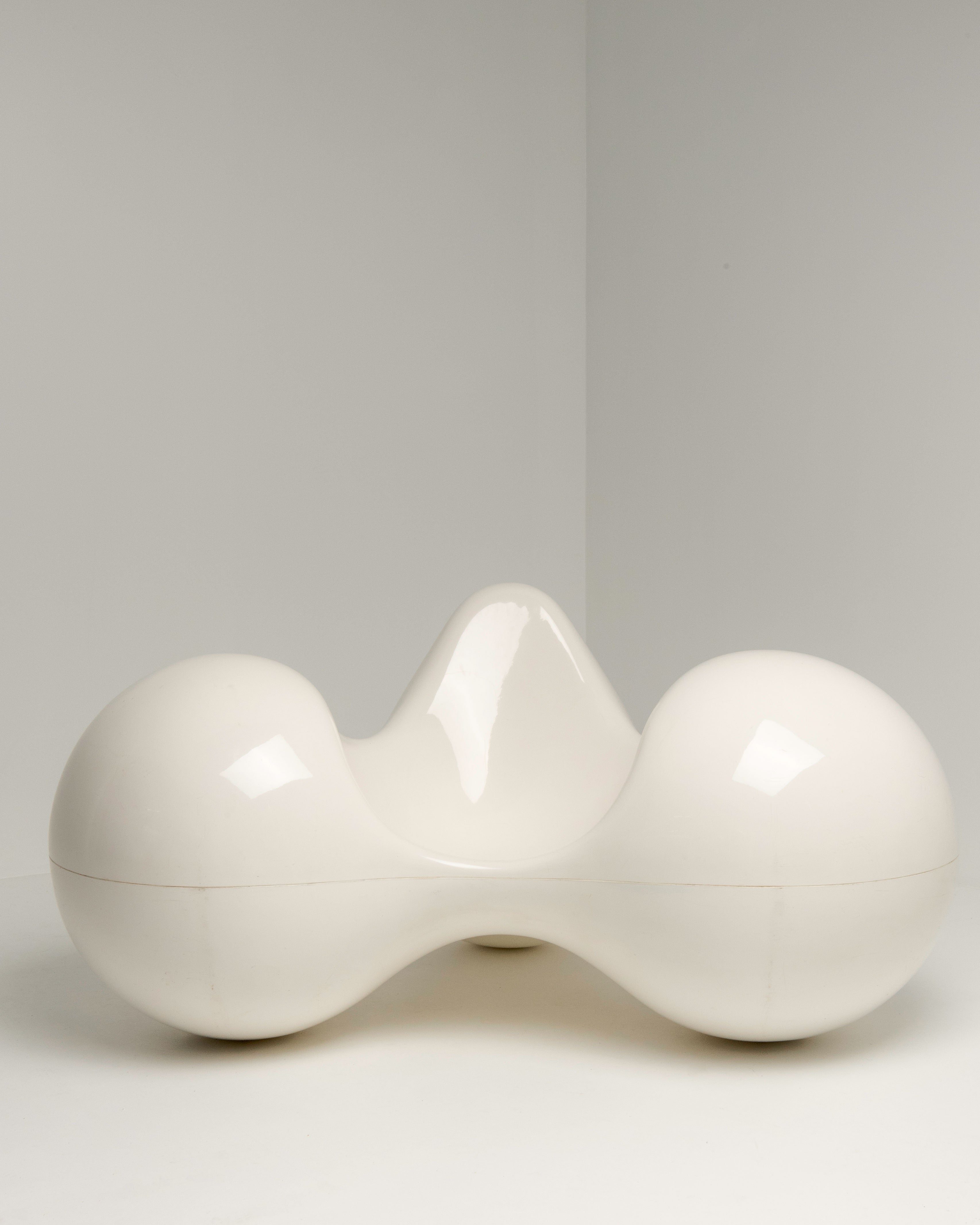 Tomato_chair_-_ASKO_-_Eero_Aarnio