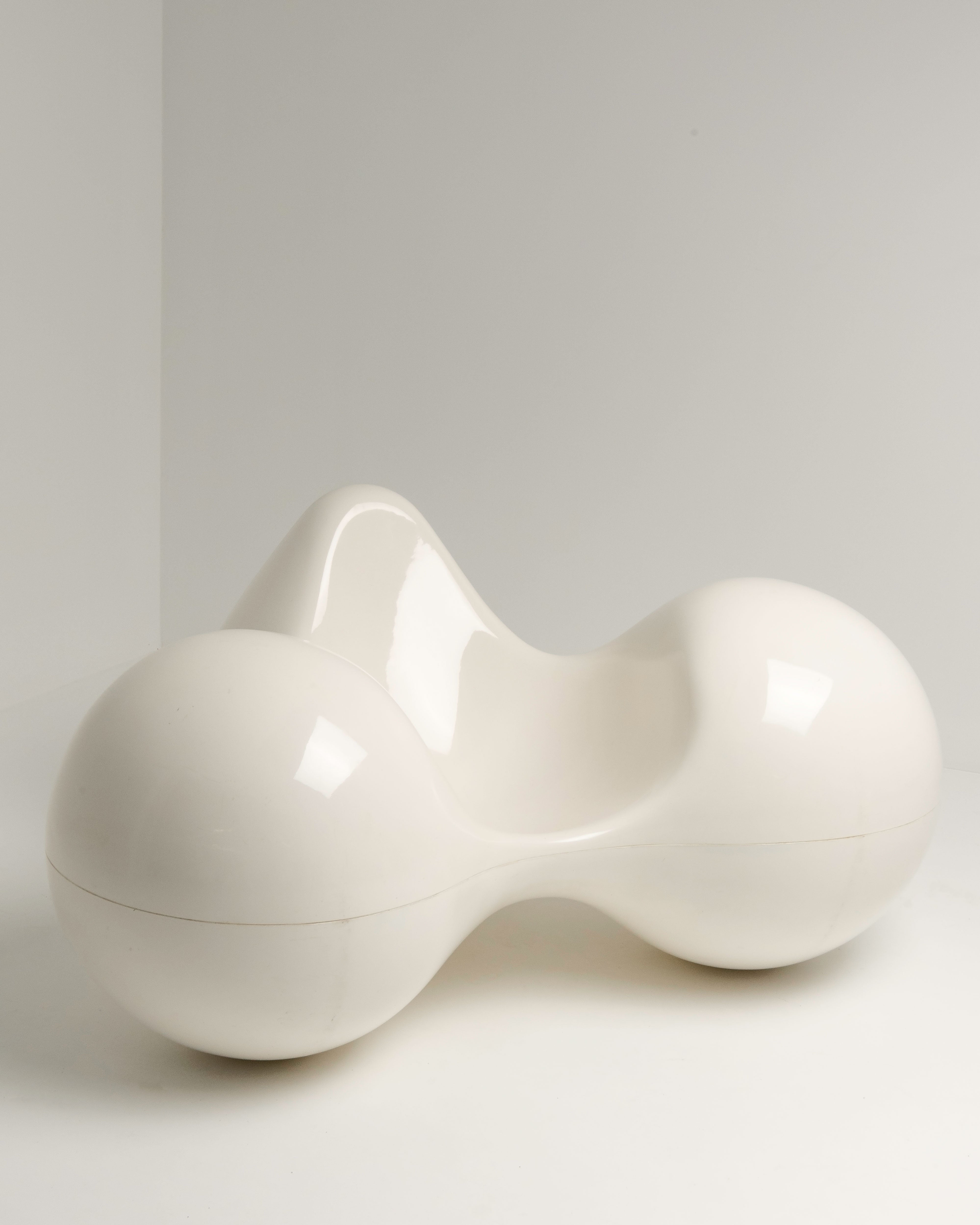 Tomato_chair_-_ASKO_-_Eero_Aarnio