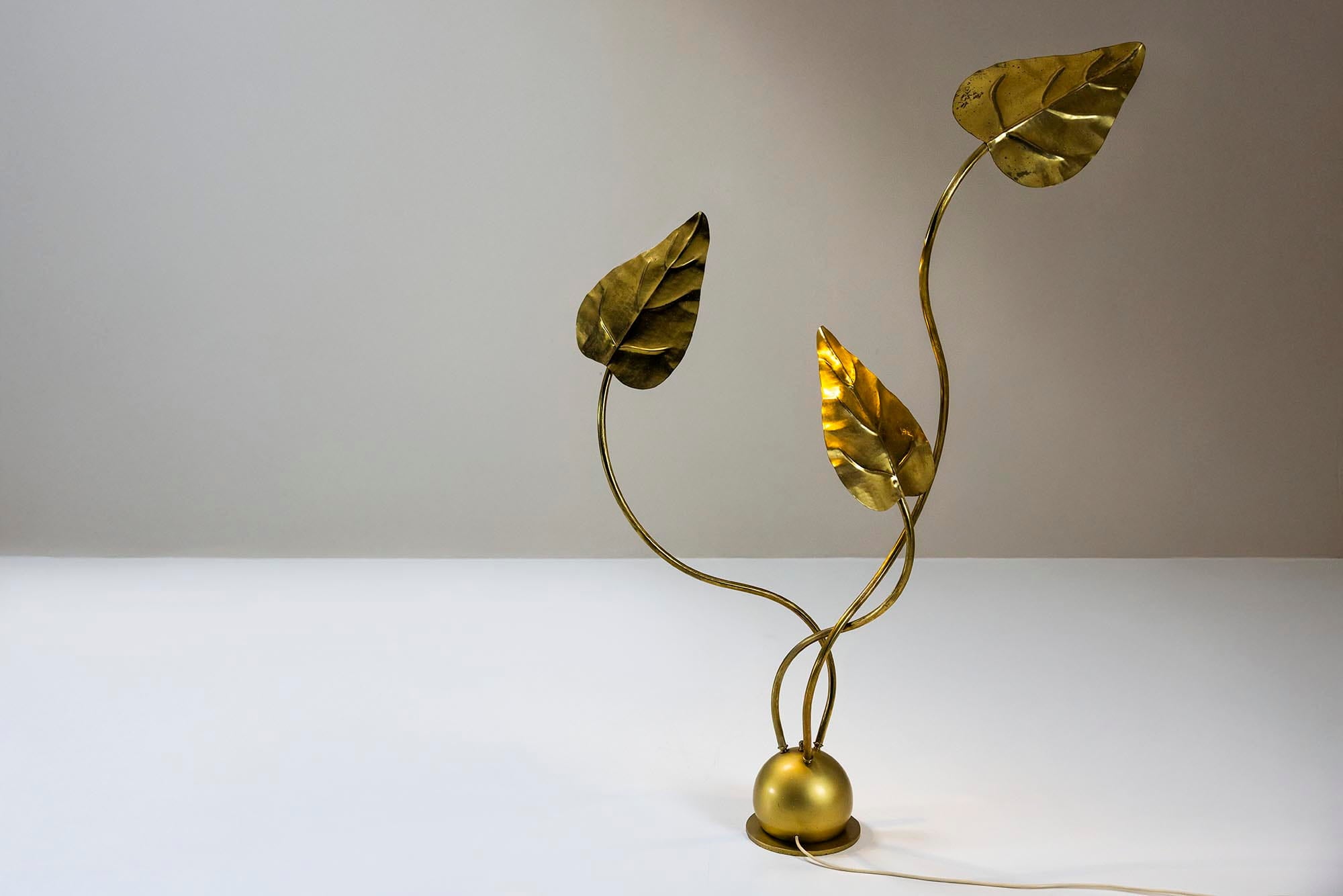 Tommaso_Barbi_Brass_Leaf_Floor_Lamp,_Italy_1970s