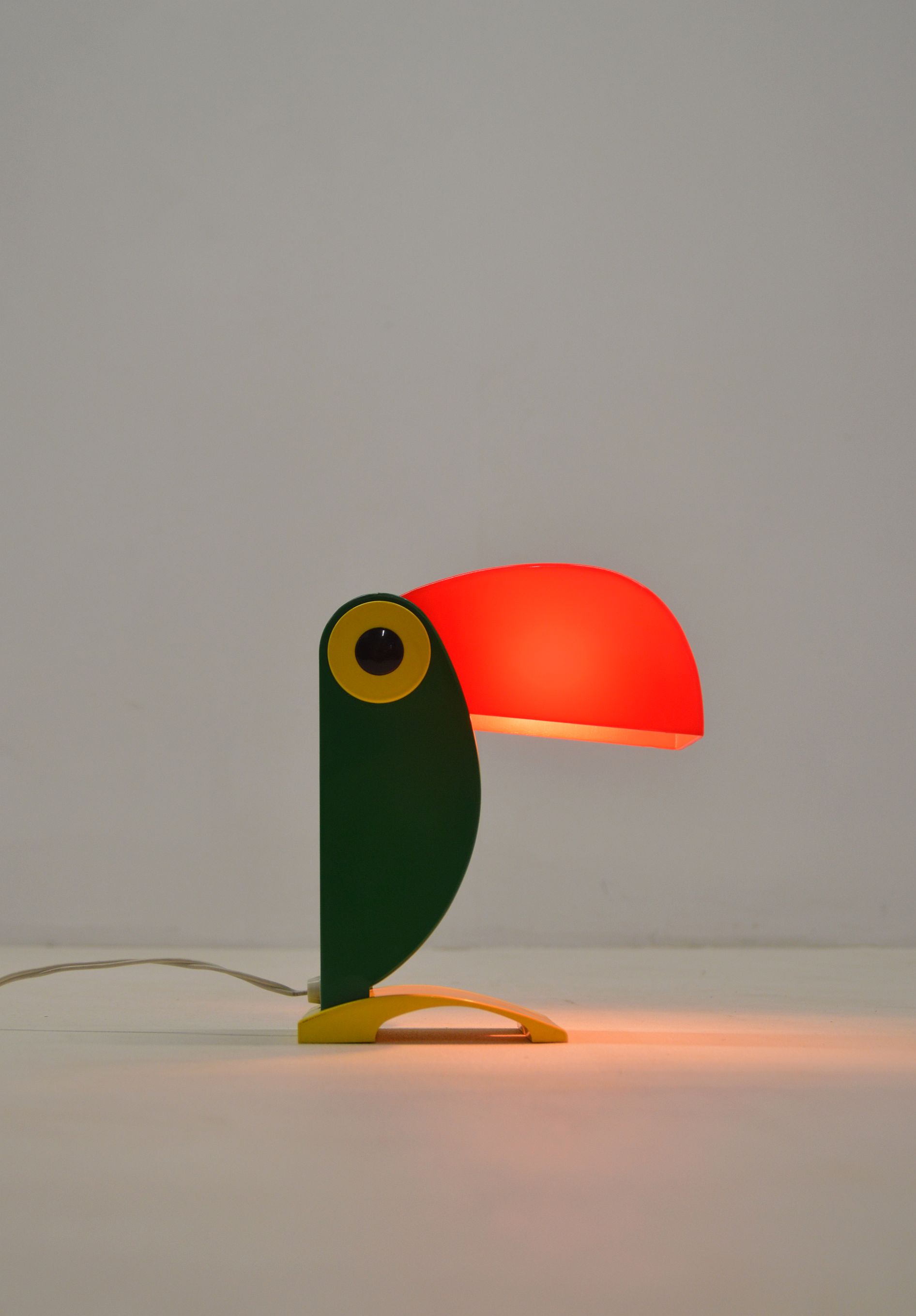 Toucan_lamp_designed_by_Enea_Ferrari_for_Old_Timer_Ferrari,_1970