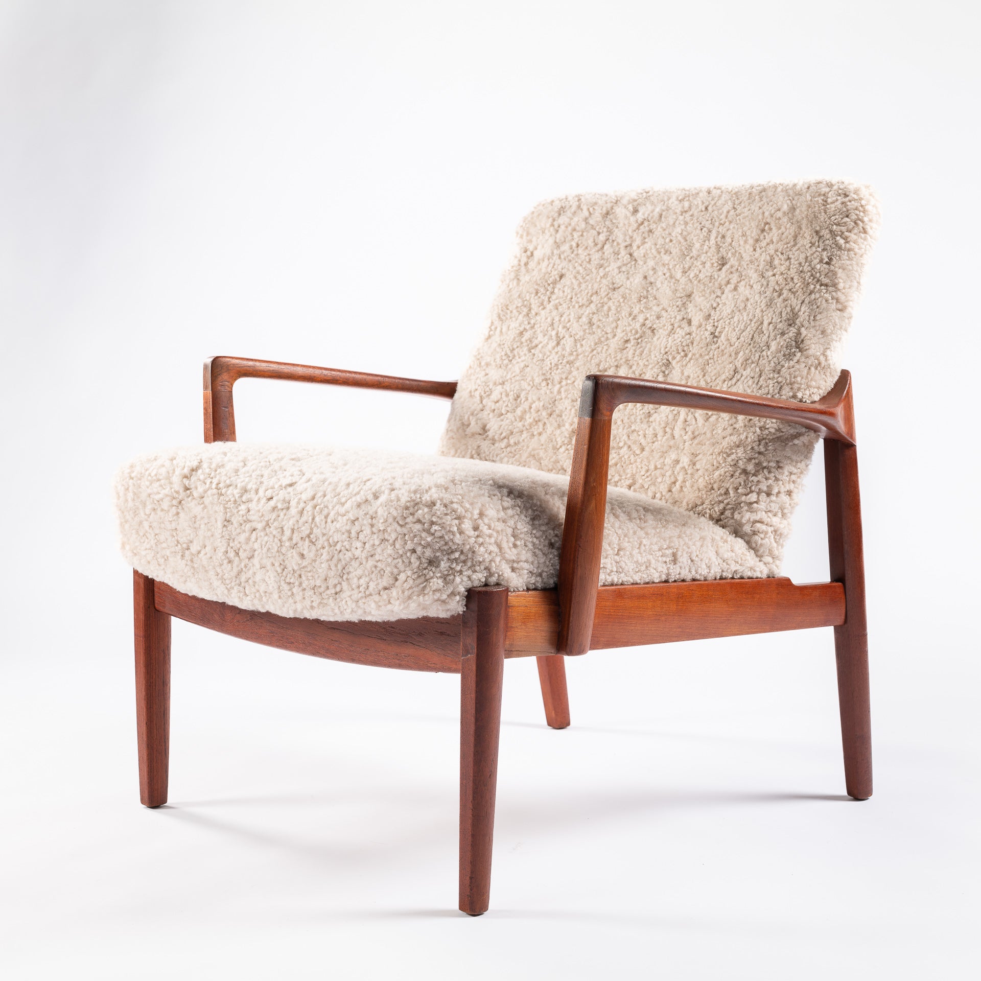 Tove_&_Edvard_Kindt-Larsen_FD125_Armchair_in_Curly_Wool