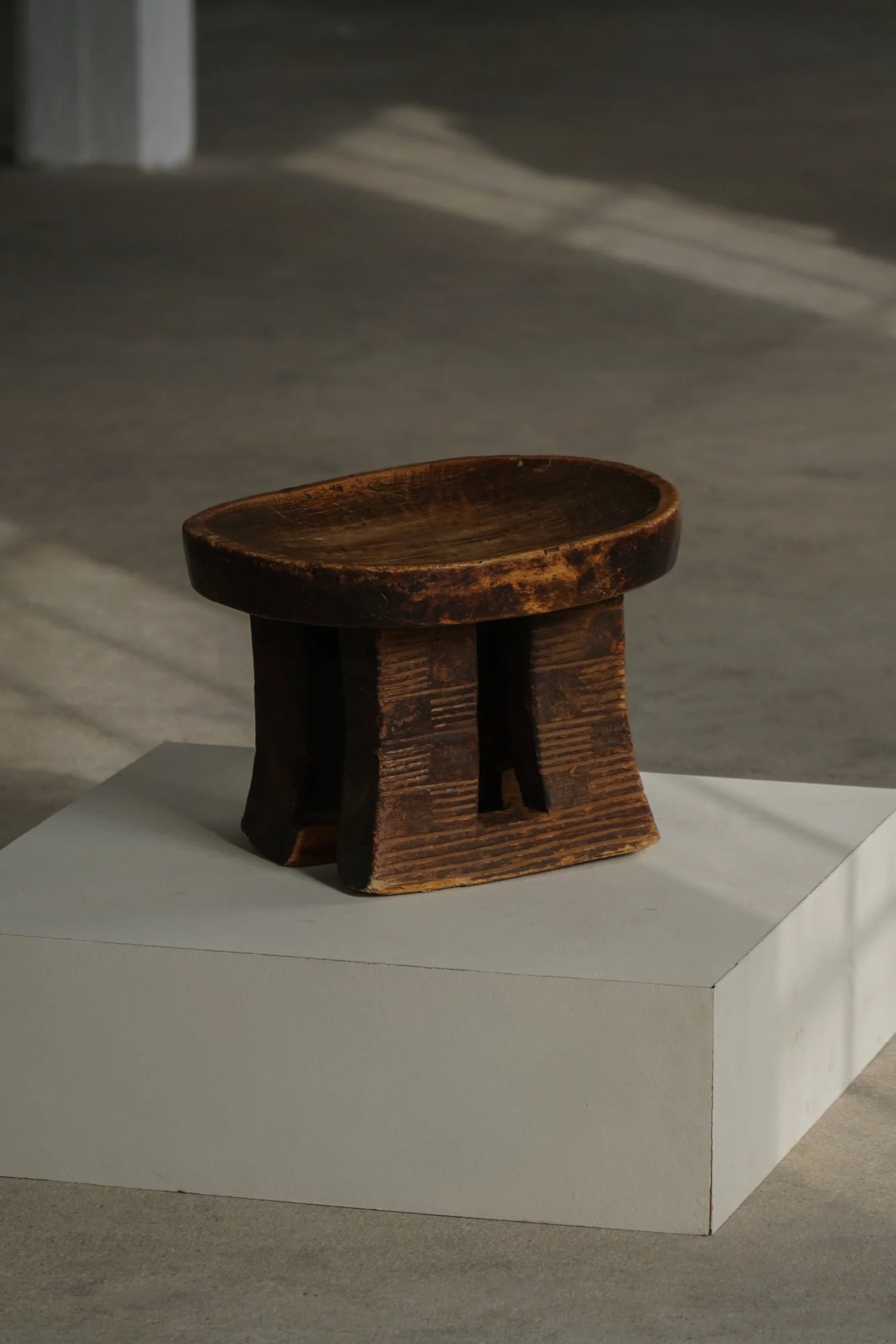 Traditional_Hand_Carved_African_Bamileke_Style_Tribal_Stool_in_Solid_Wood