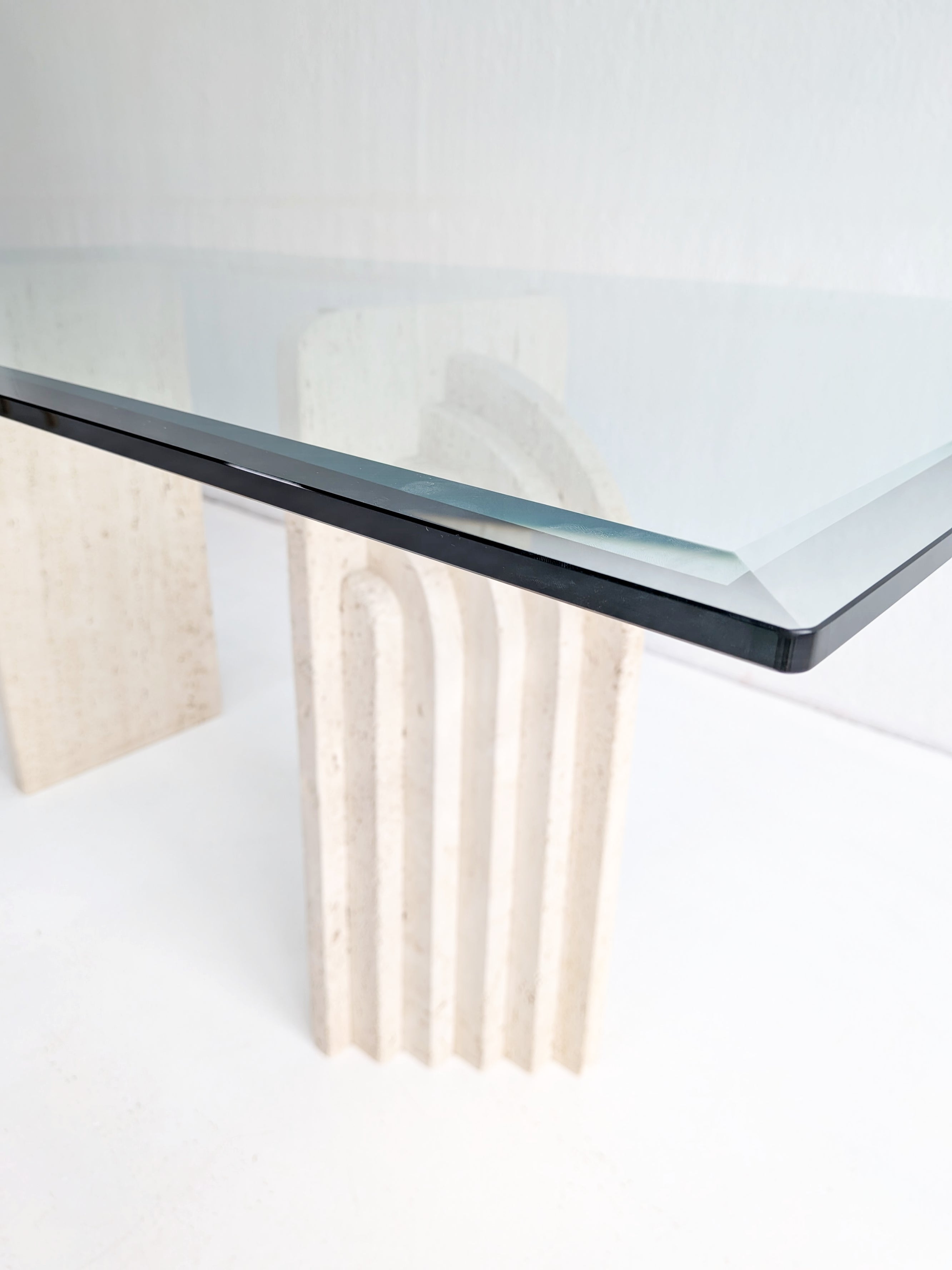 Glass_and_Travertine_Dining_Table_in_the_Style_of_Carlo_Scarpa,_1970s,_Italy