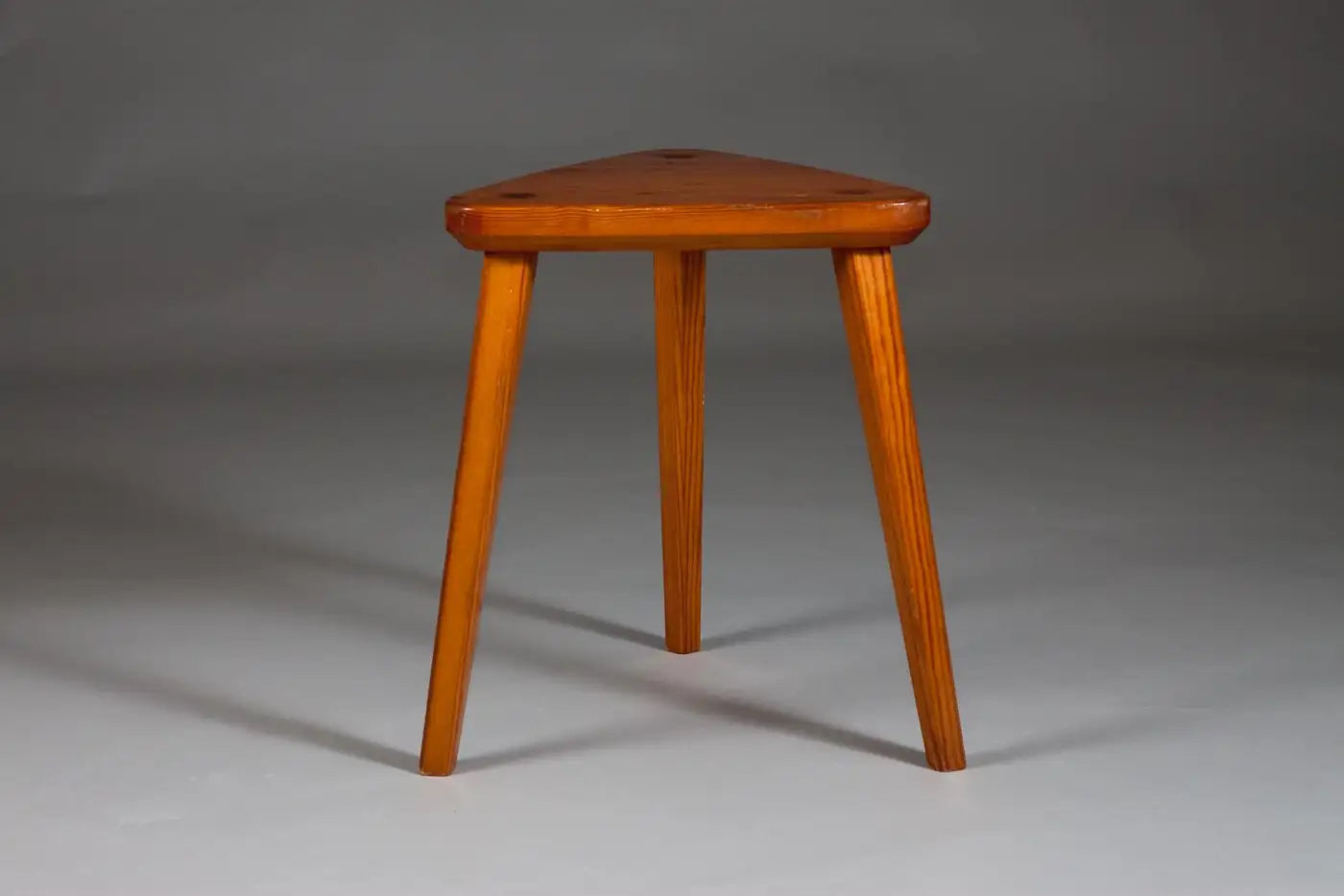 Tripod_Stool_Pine_Triangular_Seat_Scandinavian_Vintage_1950s_Scandinavia