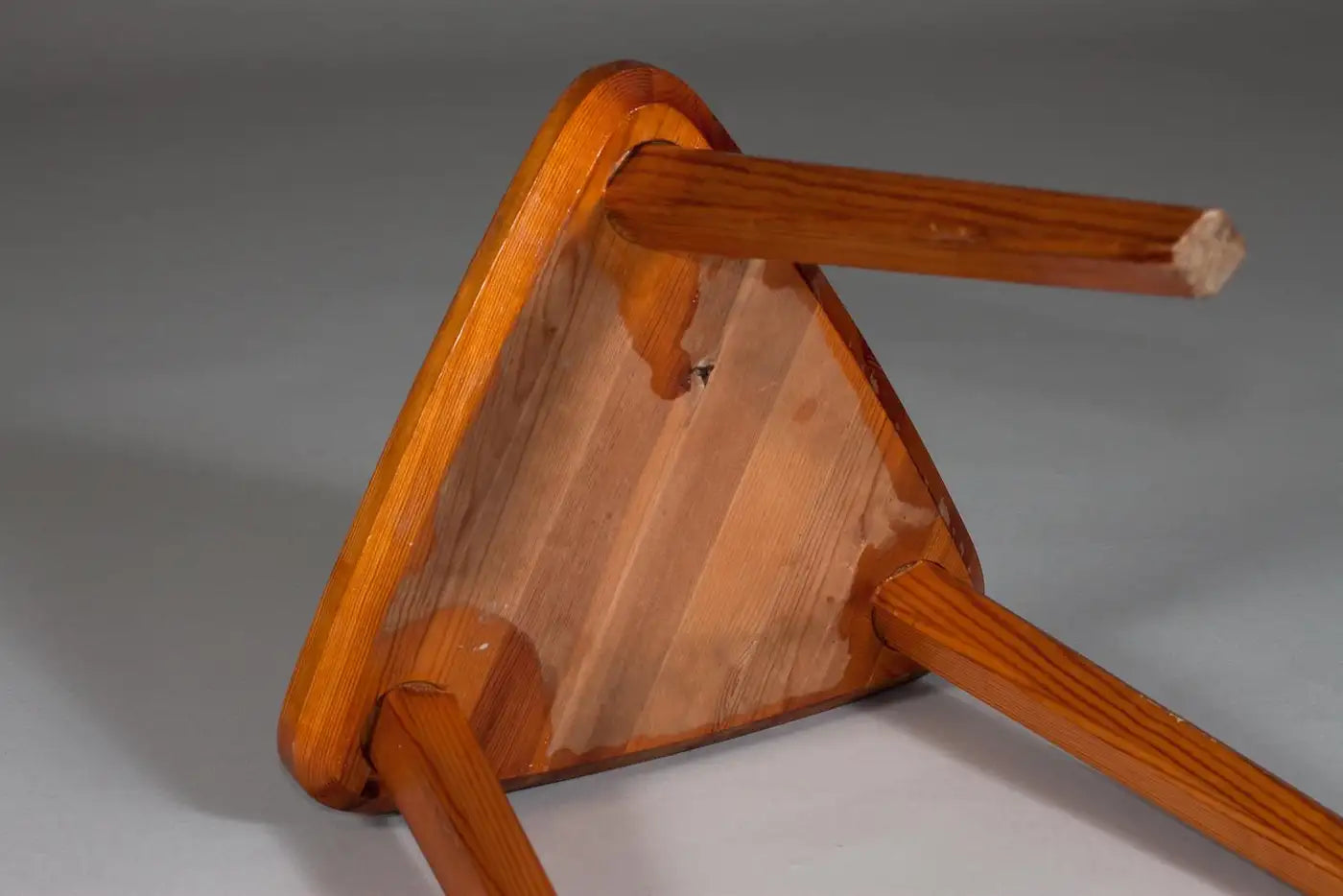 Tripod_Stool_Pine_Triangular_Seat_Scandinavian_Vintage_1950s_Scandinavia