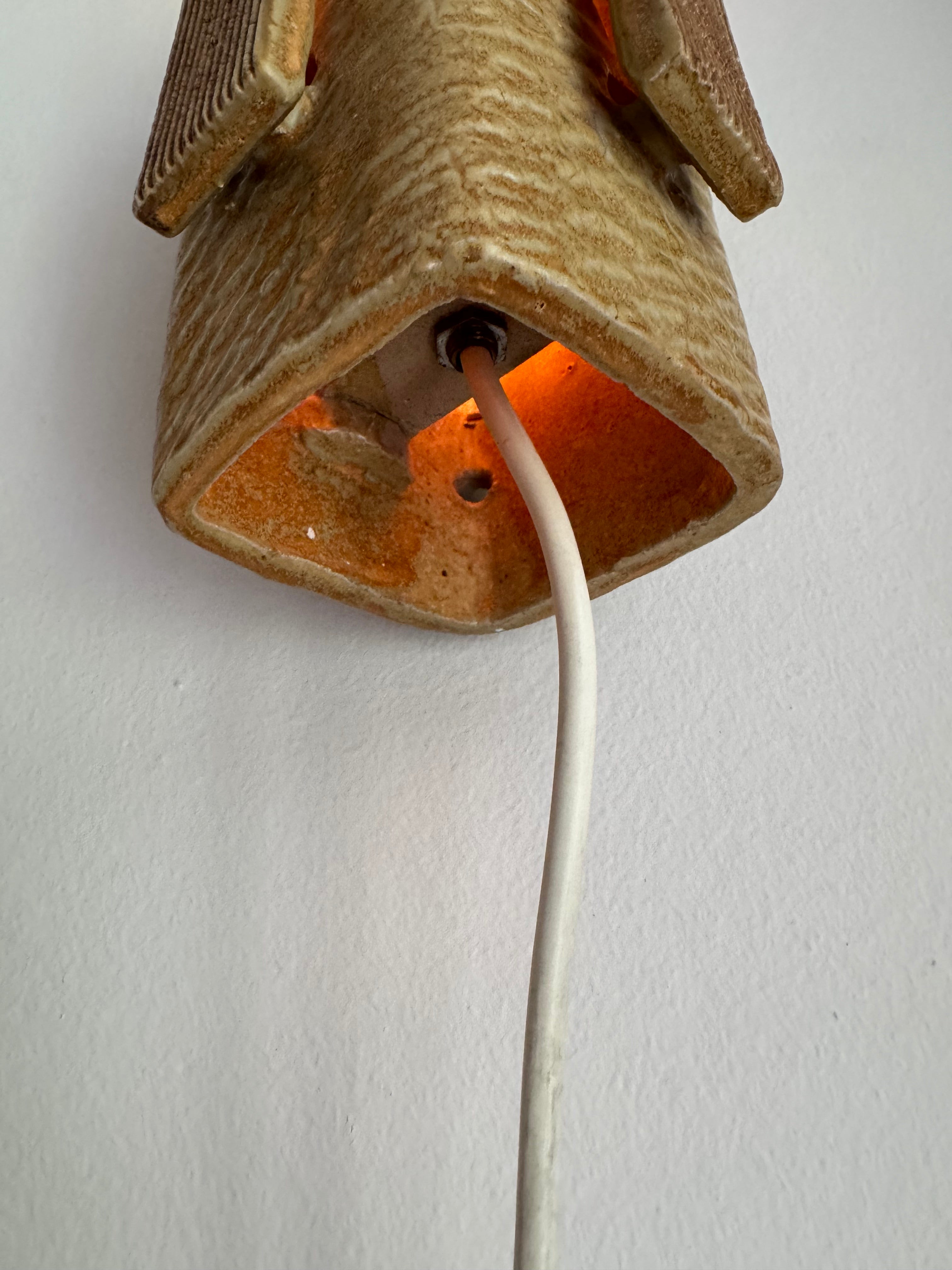 Ceramic_lamp_by_Danish_ceramist_Frank_Tromborg,_1960s