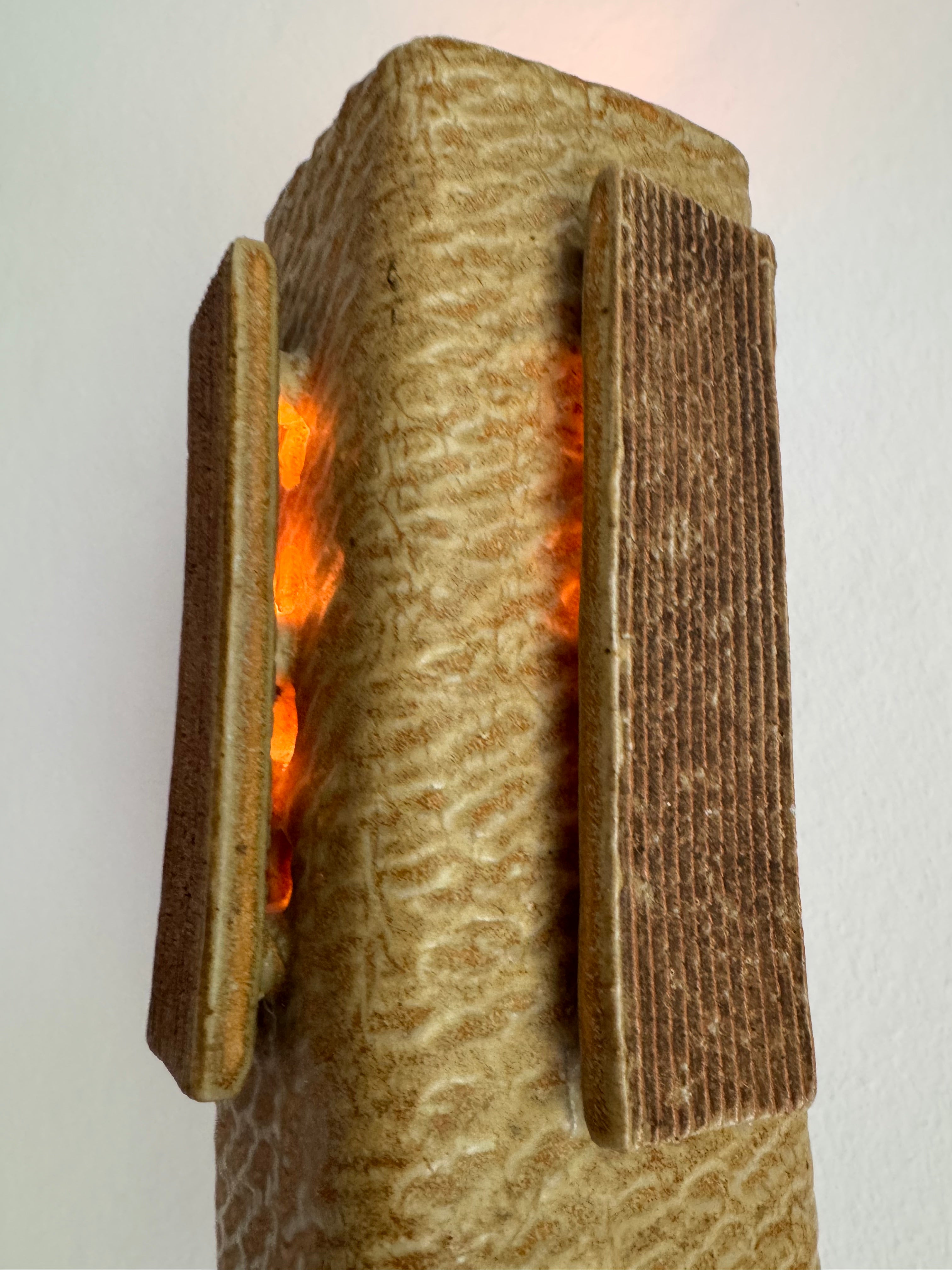 Ceramic_lamp_by_Danish_ceramist_Frank_Tromborg,_1960s