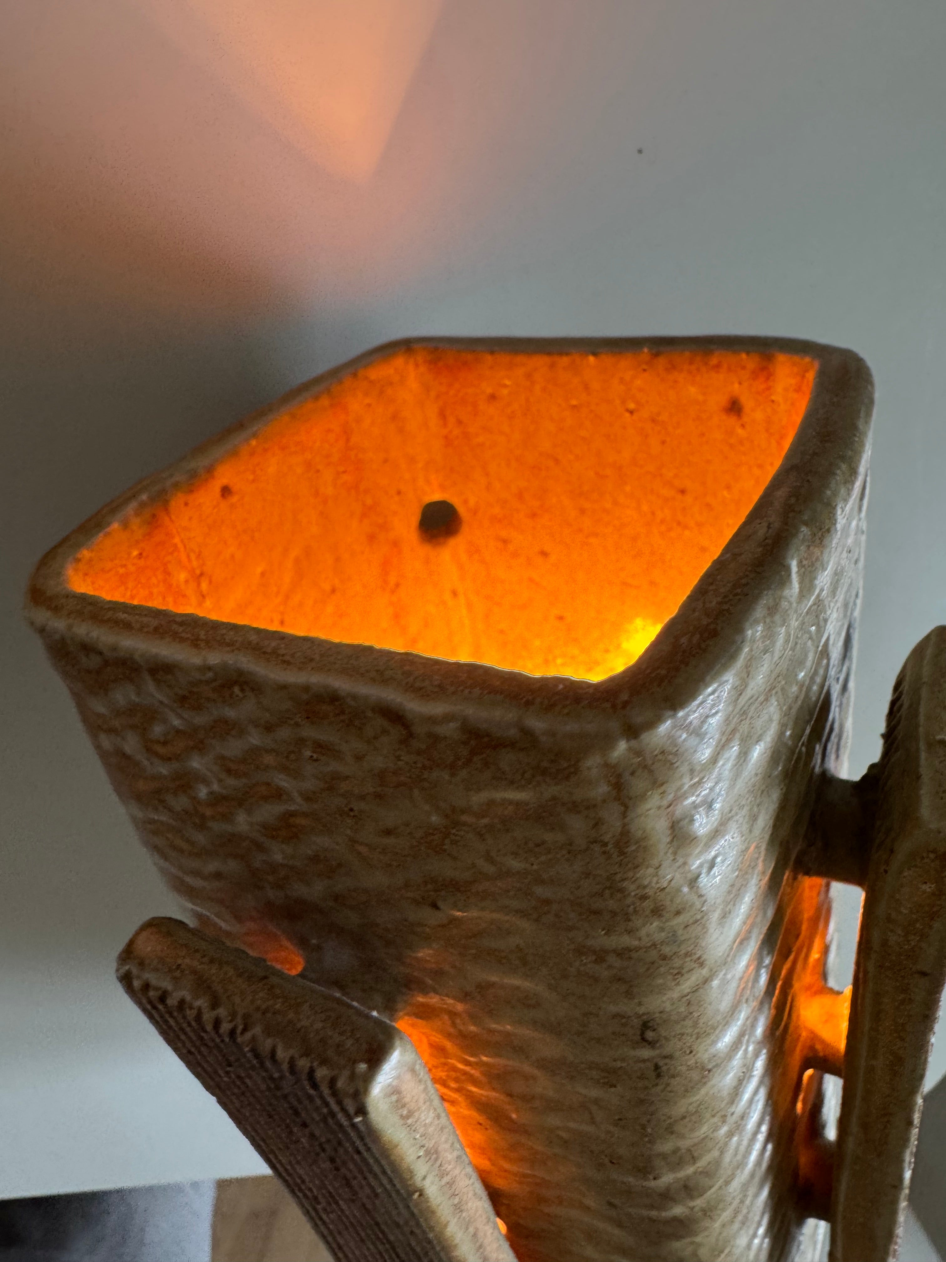 Ceramic_lamp_by_Danish_ceramist_Frank_Tromborg,_1960s