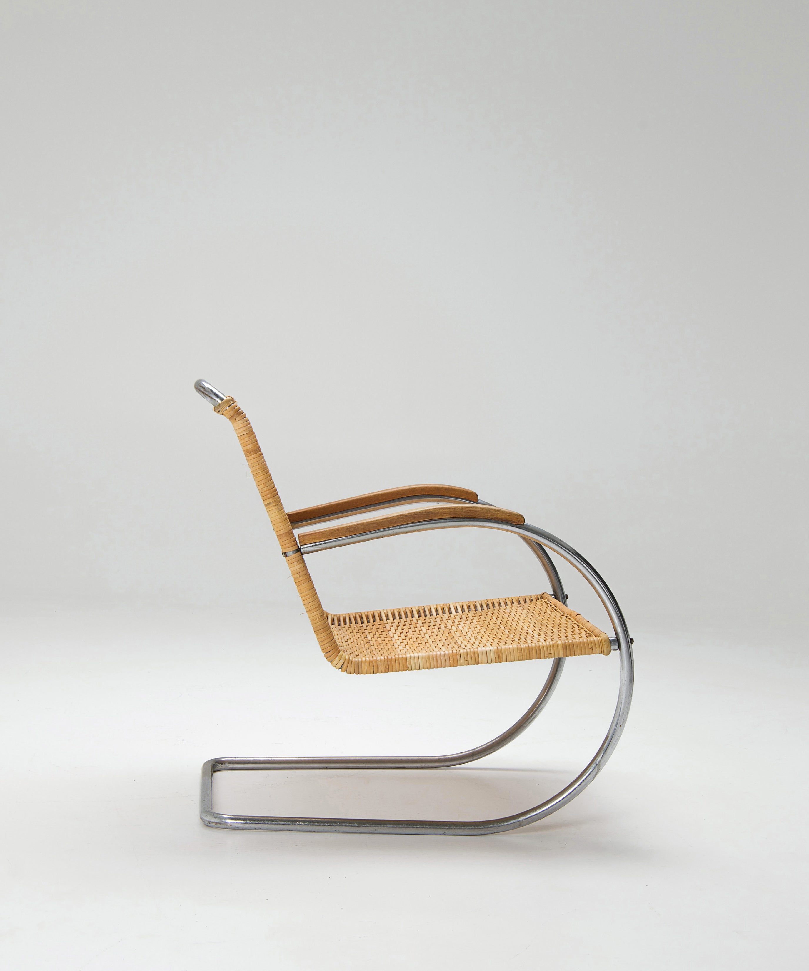 Tubular_Cantilever_Lounge_Chair_by_Bas_van_Pelt
