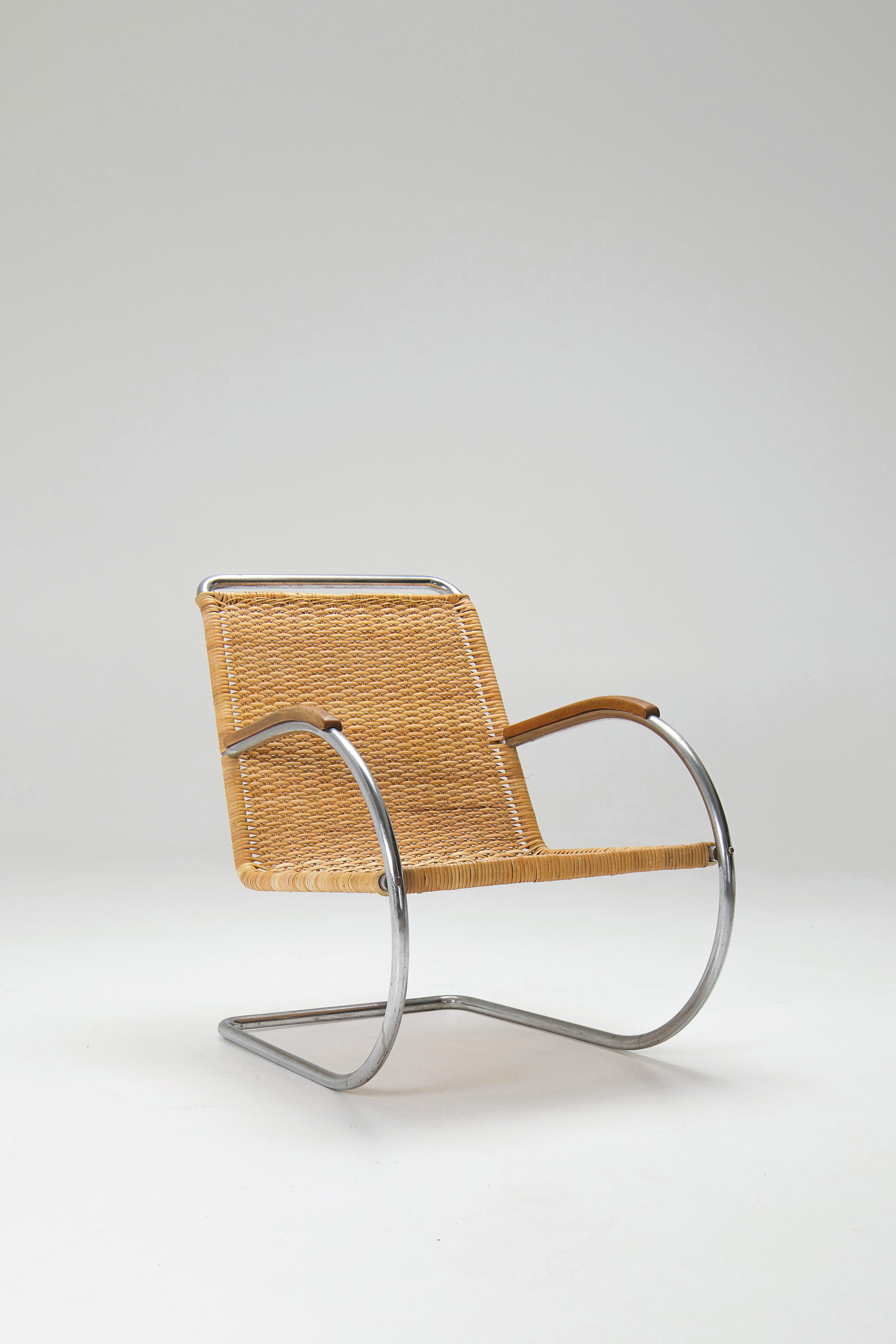 Tubular_Cantilever_Lounge_Chair_by_Bas_van_Pelt