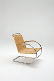 Tubular_Cantilever_Lounge_Chair_by_Bas_van_Pelt