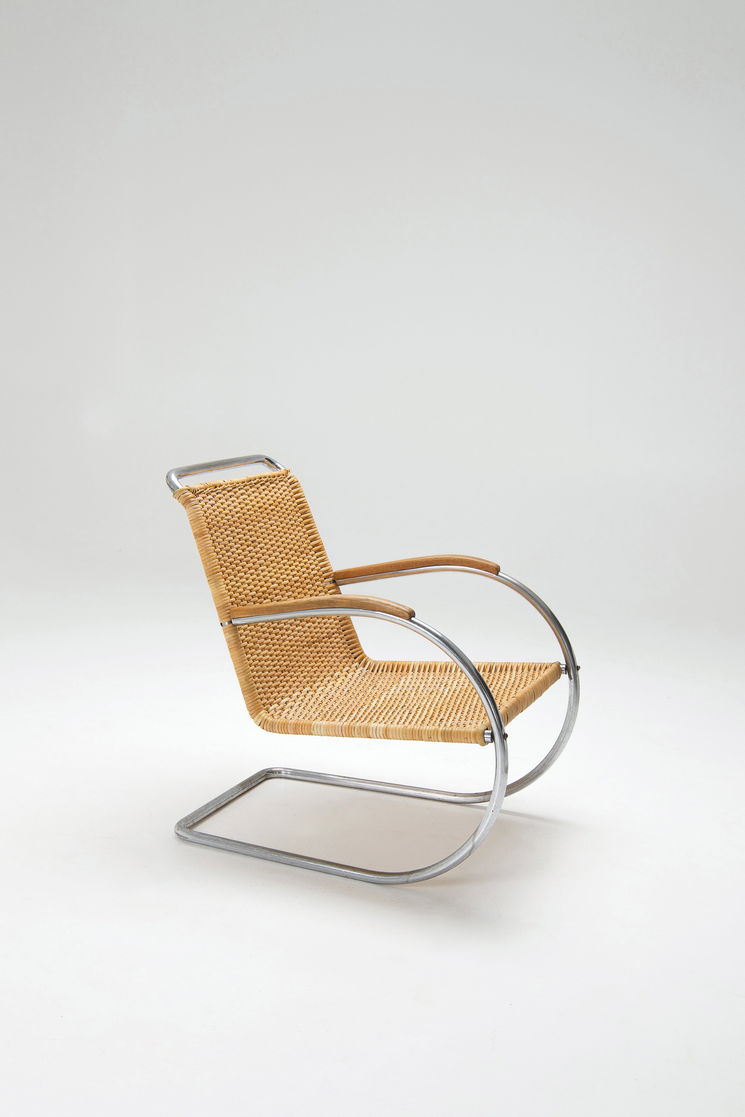 Tubular_Cantilever_Lounge_Chair_by_Bas_van_Pelt