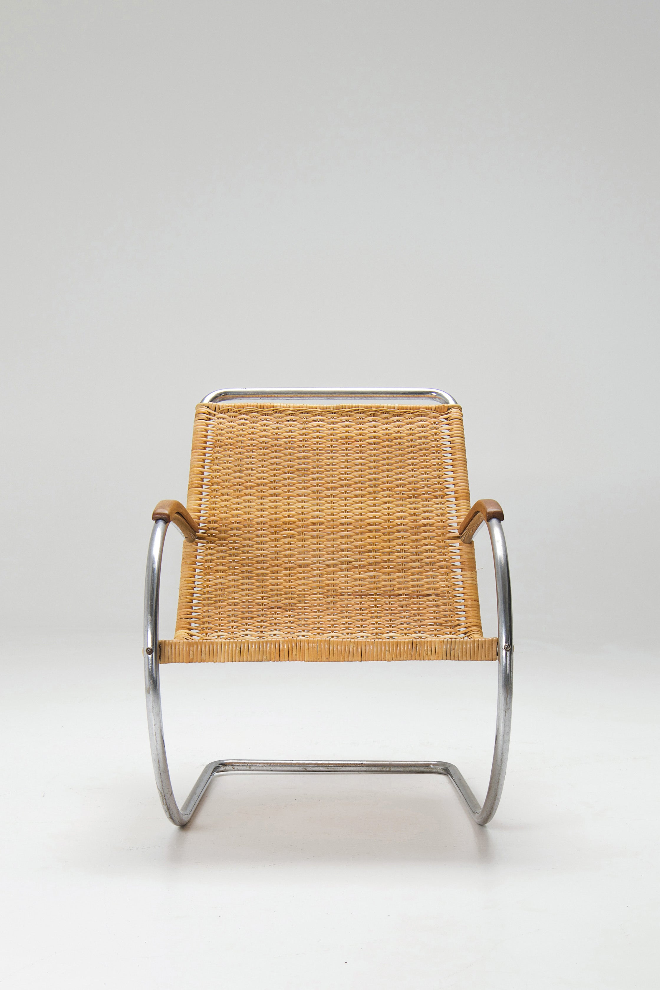 Tubular_Cantilever_Lounge_Chair_by_Bas_van_Pelt
