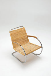 Tubular_Cantilever_Lounge_Chair_by_Bas_van_Pelt