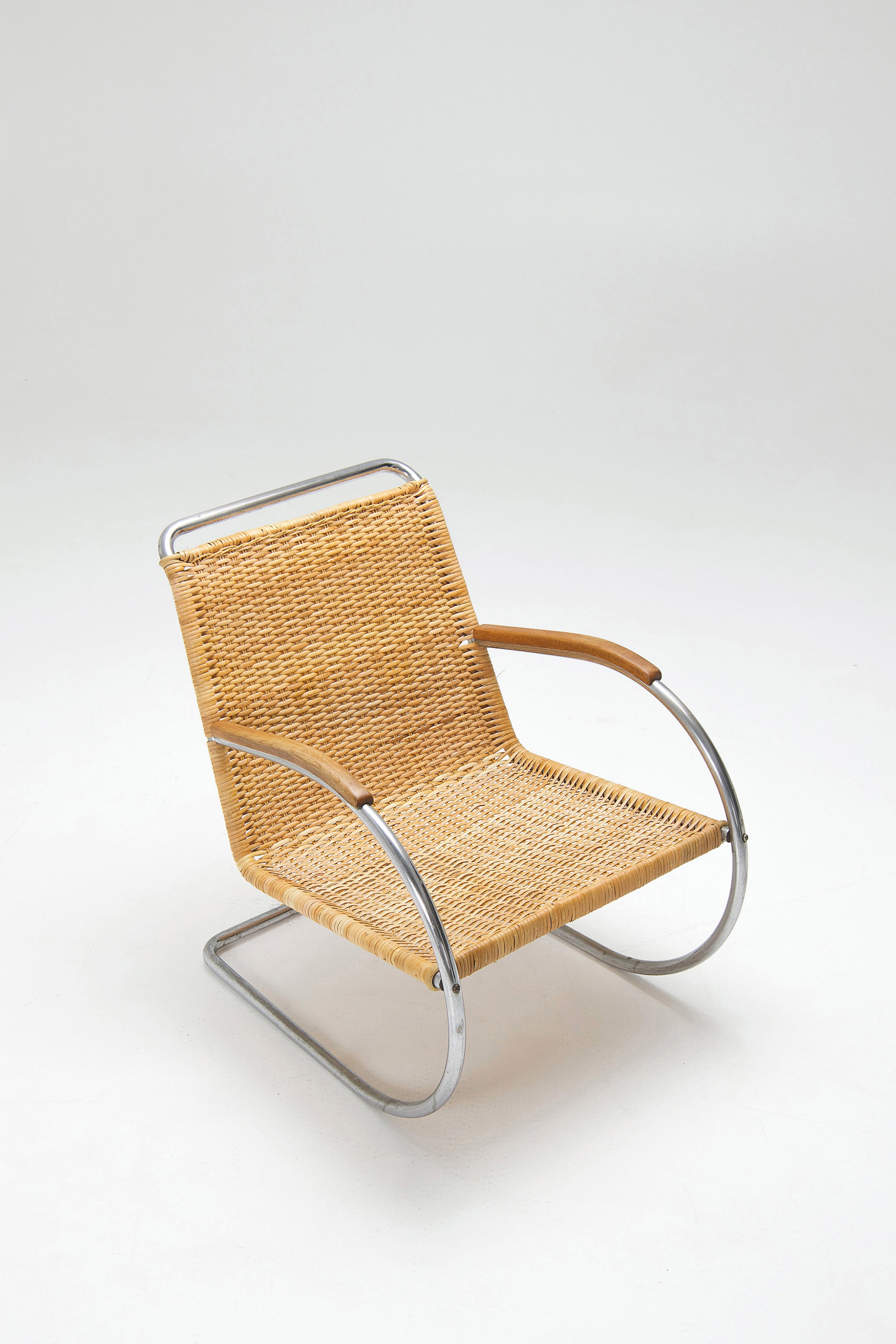 Tubular_Cantilever_Lounge_Chair_by_Bas_van_Pelt
