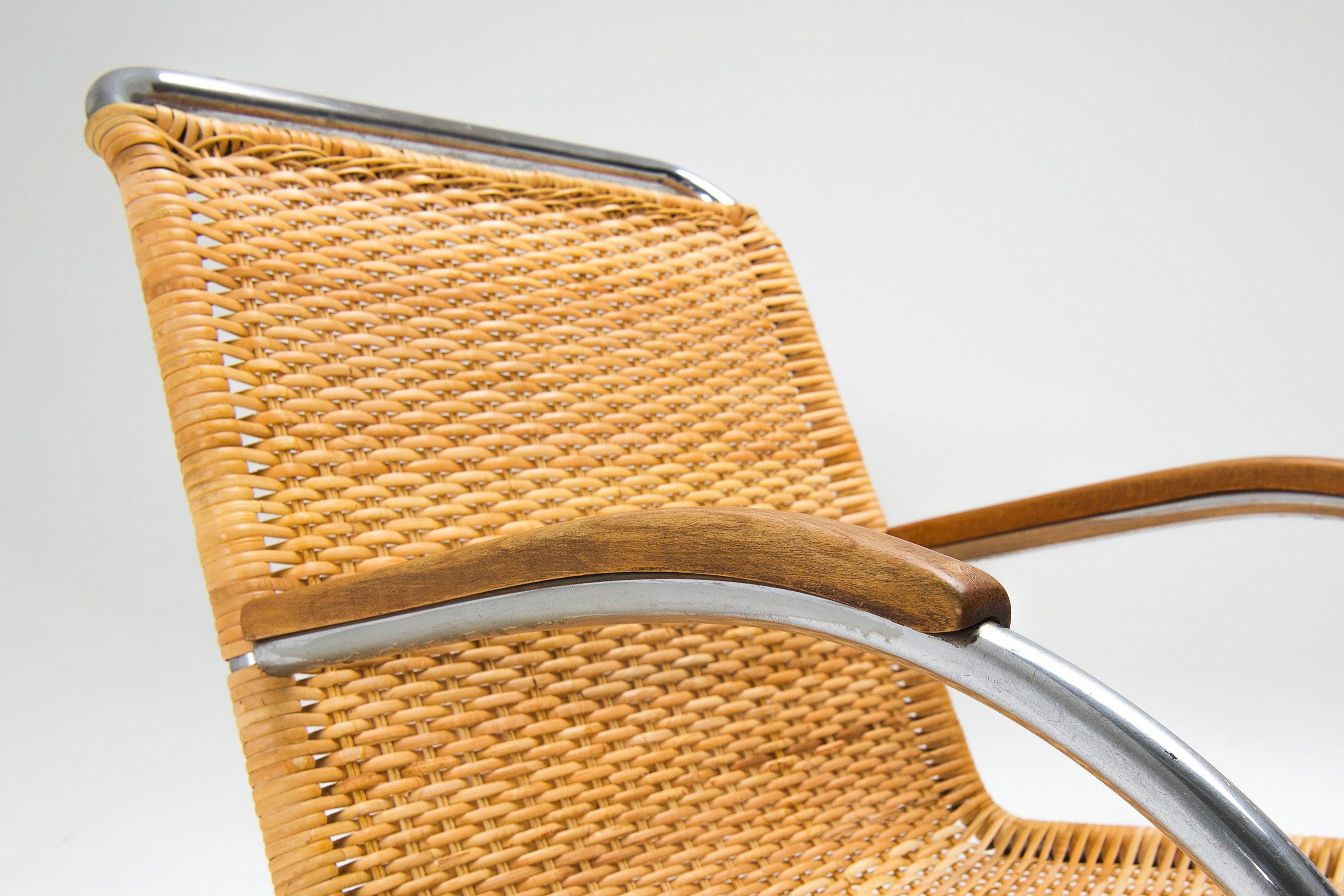 Tubular_Cantilever_Lounge_Chair_by_Bas_van_Pelt