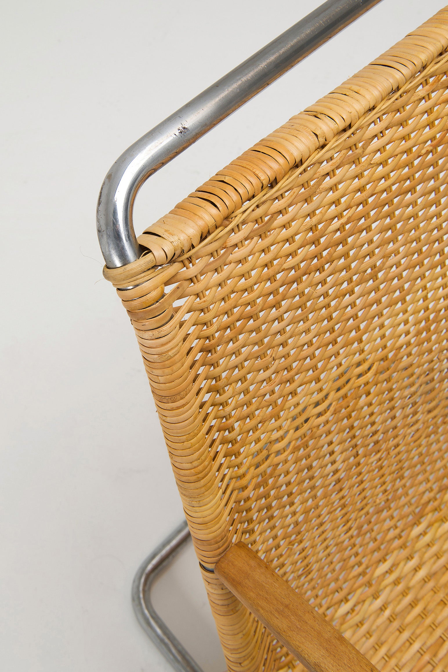 Tubular_Cantilever_Lounge_Chair_by_Bas_van_Pelt