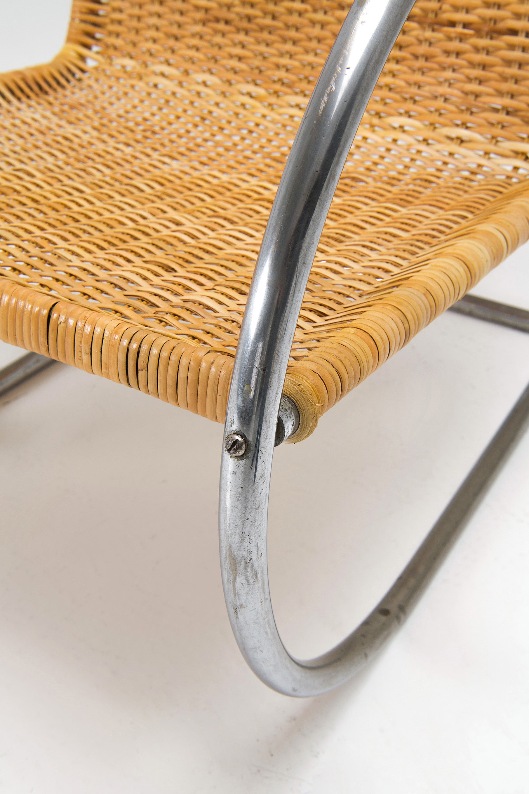 Tubular_Cantilever_Lounge_Chair_by_Bas_van_Pelt