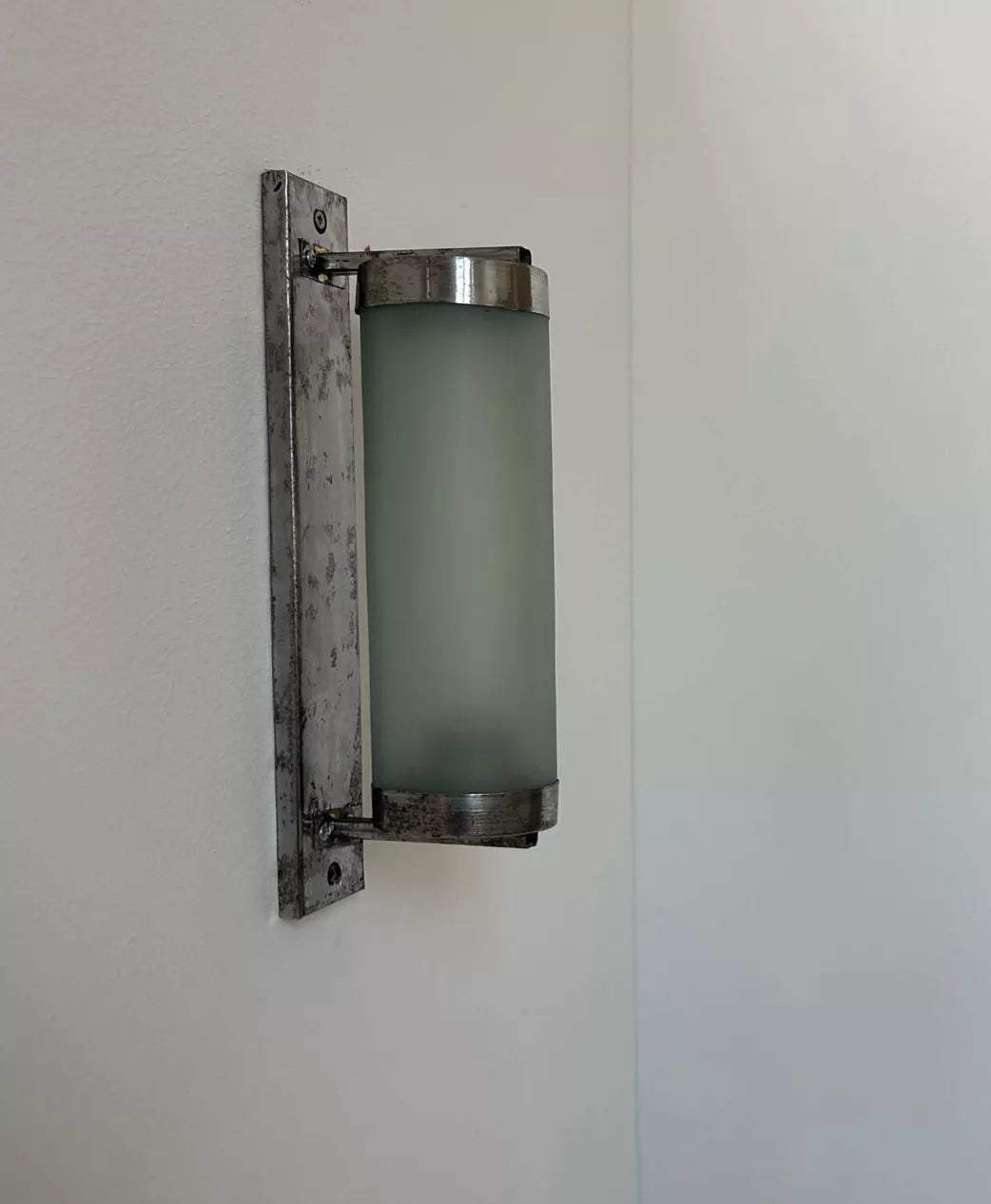 Tubular_Chrome_and_Frosted_Glass_Wall_Lamp,_Mid_Century_Modern,_France_1940s
