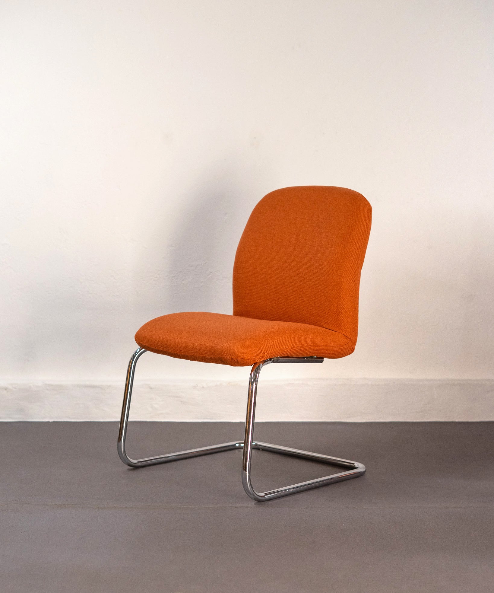 Tubular_Chrome_Steel_Cantilever_Armchair_in_orange_upholstery_from_1980