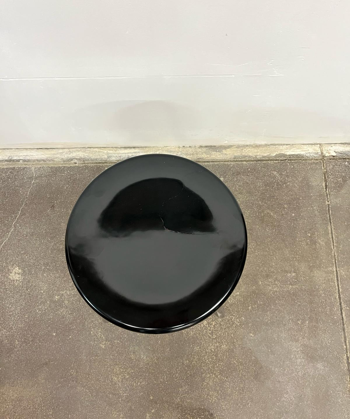 Tubular_Stool_with_Bakelite_Seat