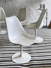 Set_of_6_Tulip_Chairs_by_Eero_Saarinen_for_Knoll_International_from_1960s