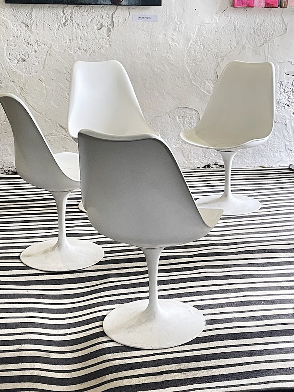 Set_of_6_Tulip_Chairs_by_Eero_Saarinen_for_Knoll_International_from_1960s