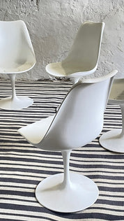Set_of_6_Tulip_Chairs_by_Eero_Saarinen_for_Knoll_International_from_1960s