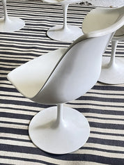 Set_of_6_Tulip_Chairs_by_Eero_Saarinen_for_Knoll_International_from_1960s