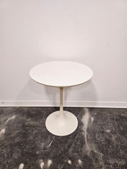 Maurice_Burke_Tulip_Side_Table_for_Arkana_in_White,_British_Mid-Century_Modern_Space_Age_Design,_1960s