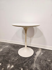 Maurice_Burke_Tulip_Side_Table_for_Arkana_in_White,_British_Mid-Century_Modern_Space_Age_Design,_1960s