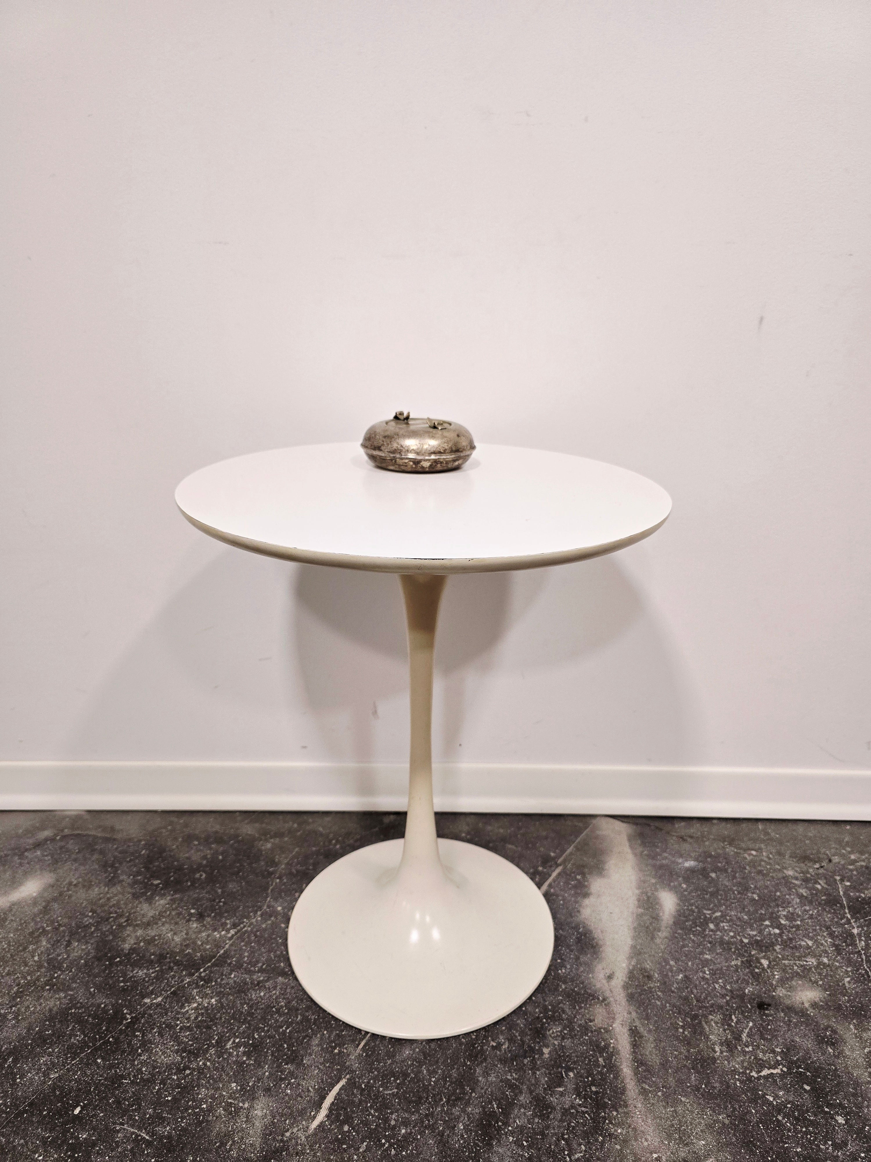 Maurice_Burke_Tulip_Side_Table_for_Arkana_in_White,_British_Mid-Century_Modern_Space_Age_Design,_1960s