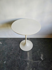 Maurice_Burke_Tulip_Side_Table_for_Arkana_in_White,_British_Mid-Century_Modern_Space_Age_Design,_1960s