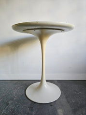 Maurice_Burke_Tulip_Side_Table_for_Arkana_in_White,_British_Mid-Century_Modern_Space_Age_Design,_1960s